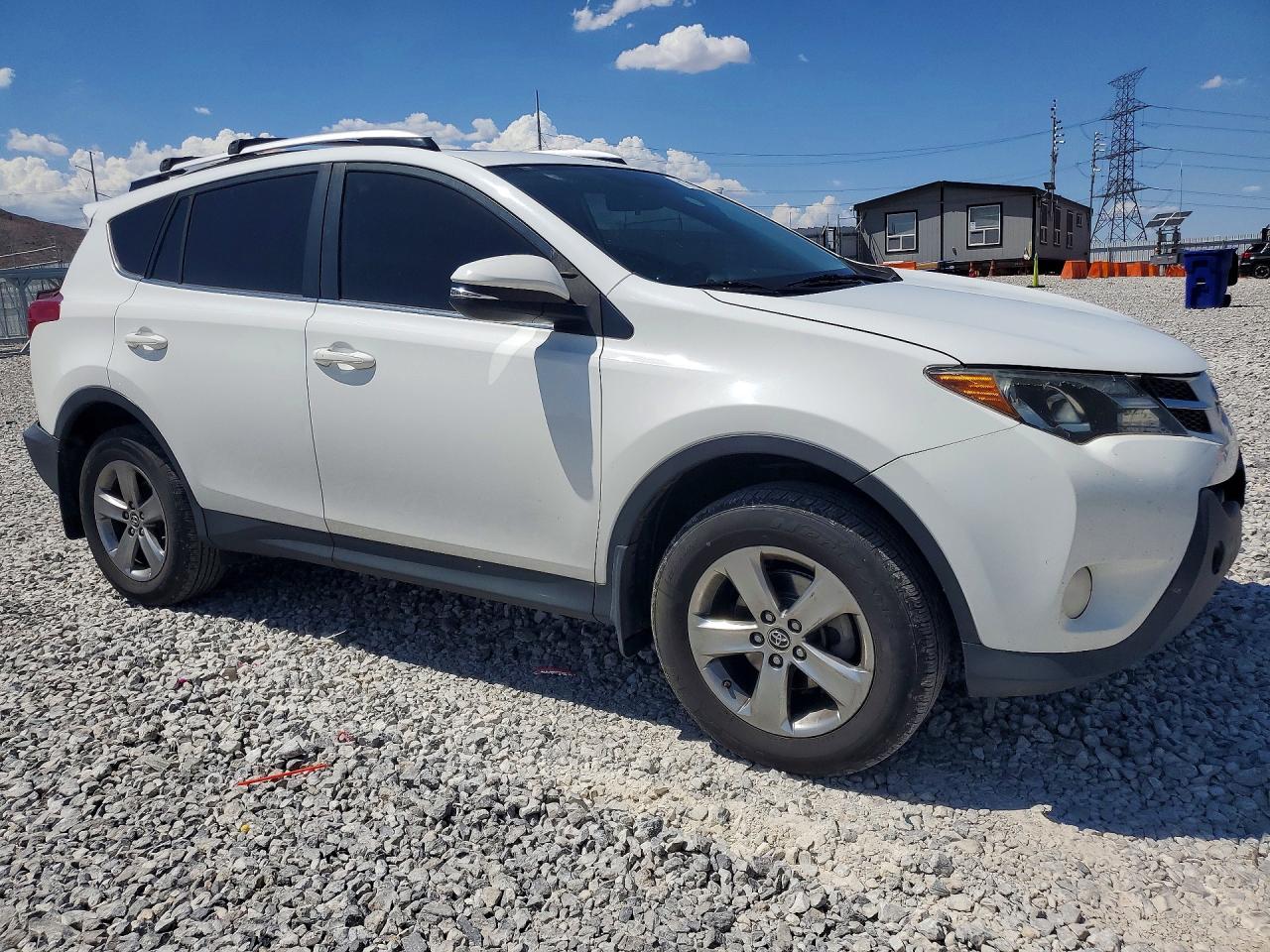 2015 Toyota Rav4 Xle White vin: JTMRFREV0FJ030777