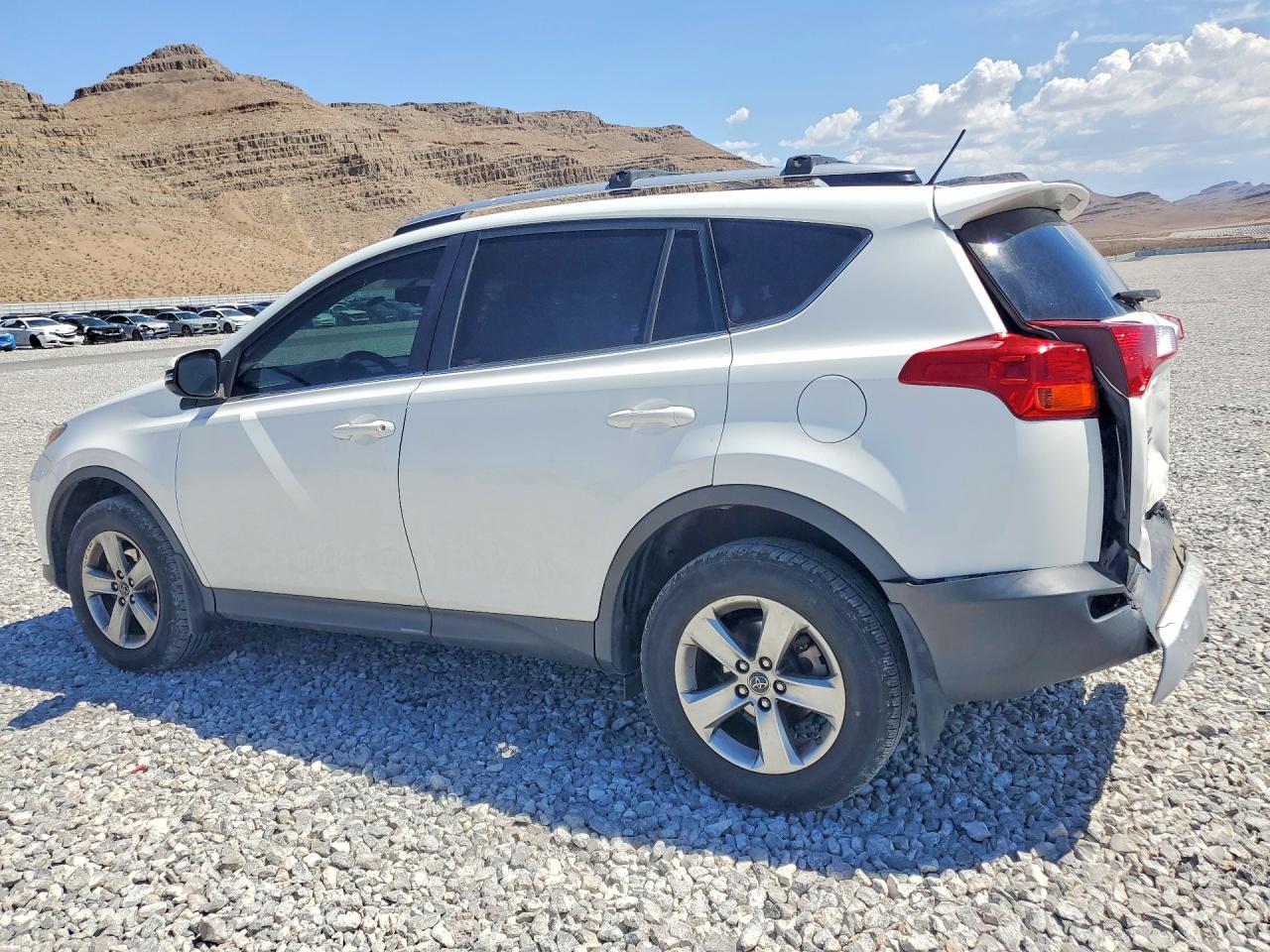 2015 Toyota Rav4 Xle White vin: JTMRFREV0FJ030777