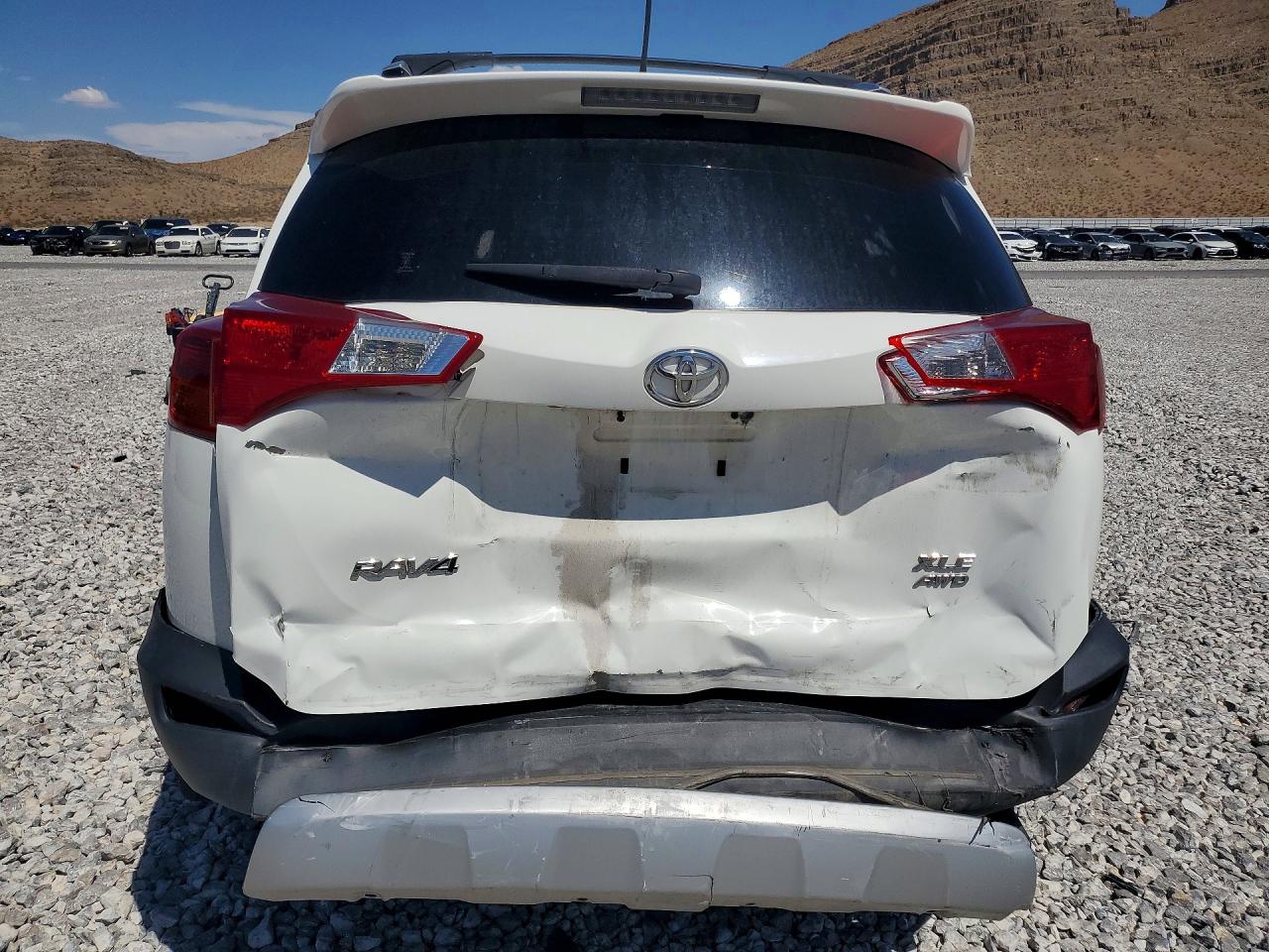 2015 Toyota Rav4 Xle White vin: JTMRFREV0FJ030777