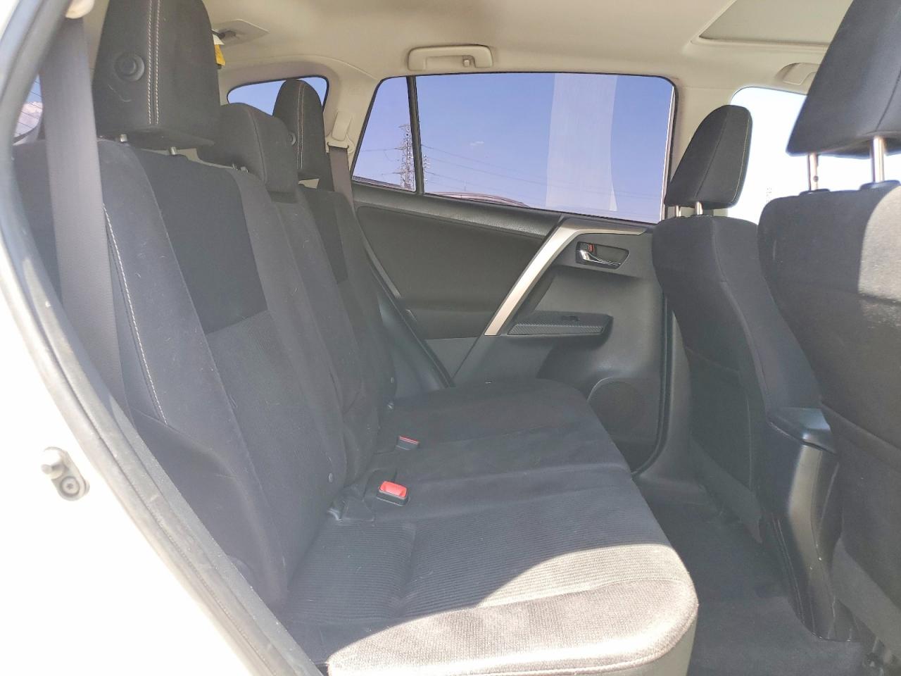 2015 Toyota Rav4 Xle White vin: JTMRFREV0FJ030777