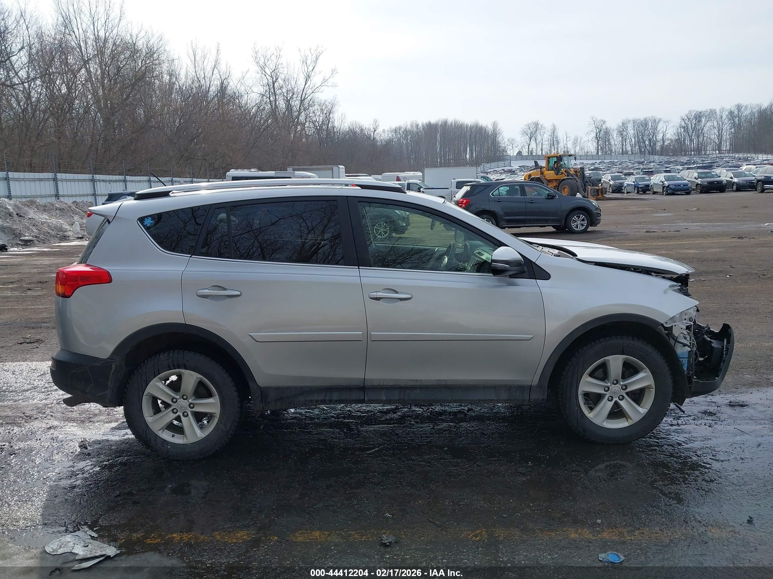 2014 Toyota Rav4 Xle Silver vin: JTMRFREV1ED047827