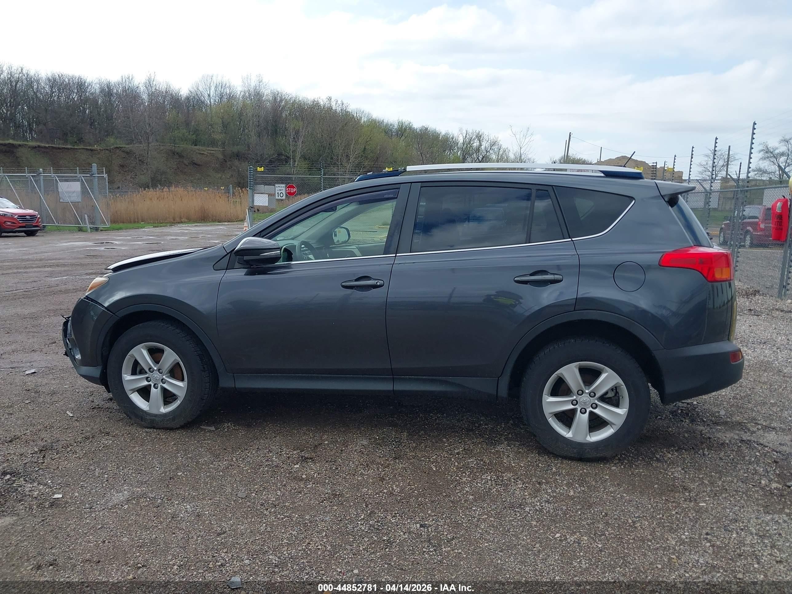 2014 Toyota Rav4 Xle Серый vin: JTMRFREV1ED065759