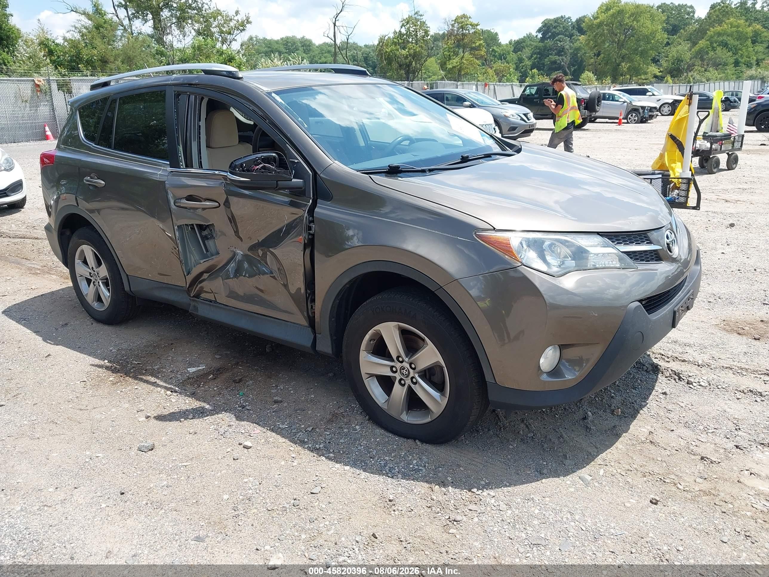 2015 Toyota Rav4 Xle Gray vin: JTMRFREV1FD102052