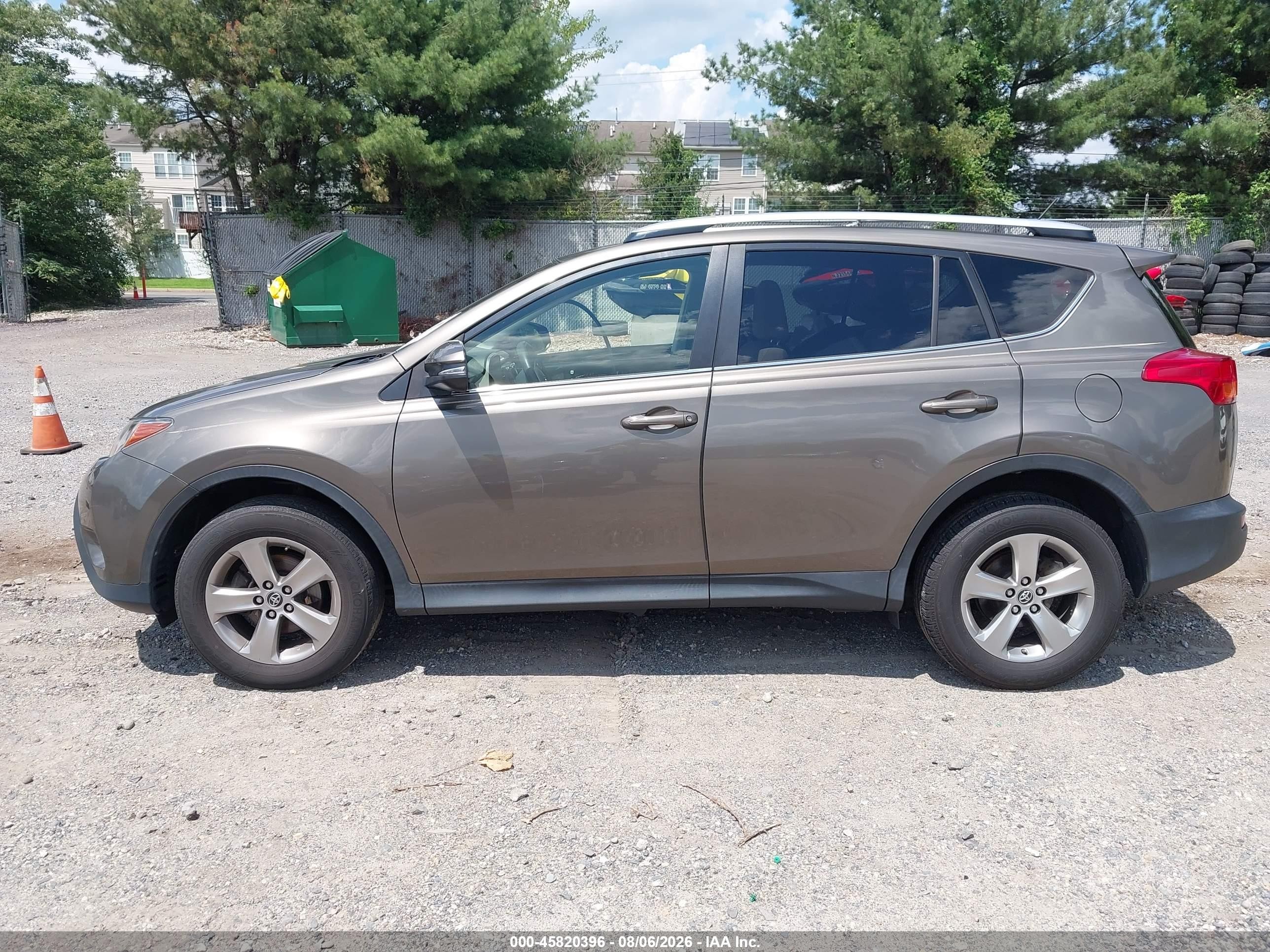 2015 Toyota Rav4 Xle Gray vin: JTMRFREV1FD102052
