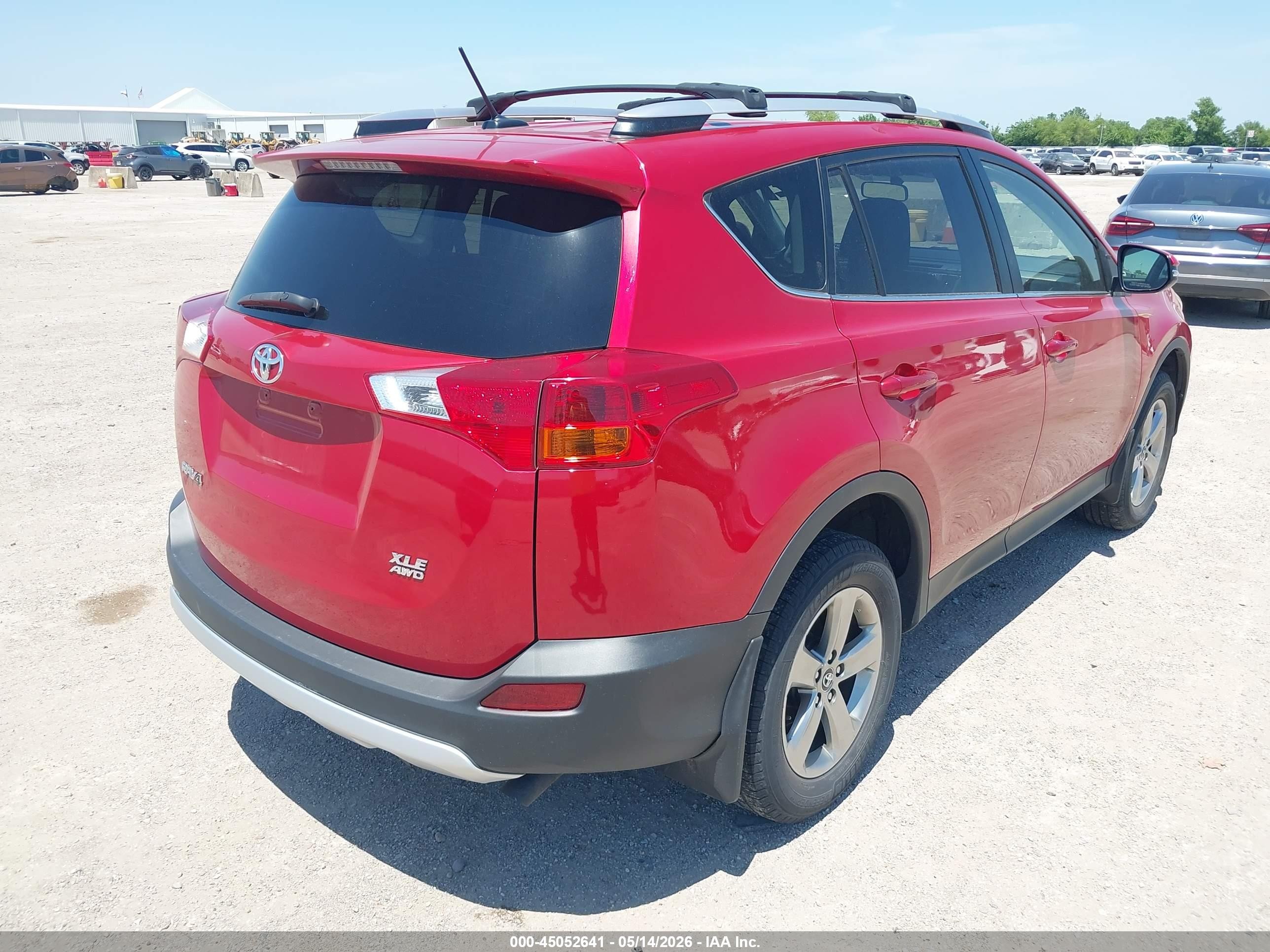 2015 Toyota Rav4 Xle Red vin: JTMRFREV1FD149744