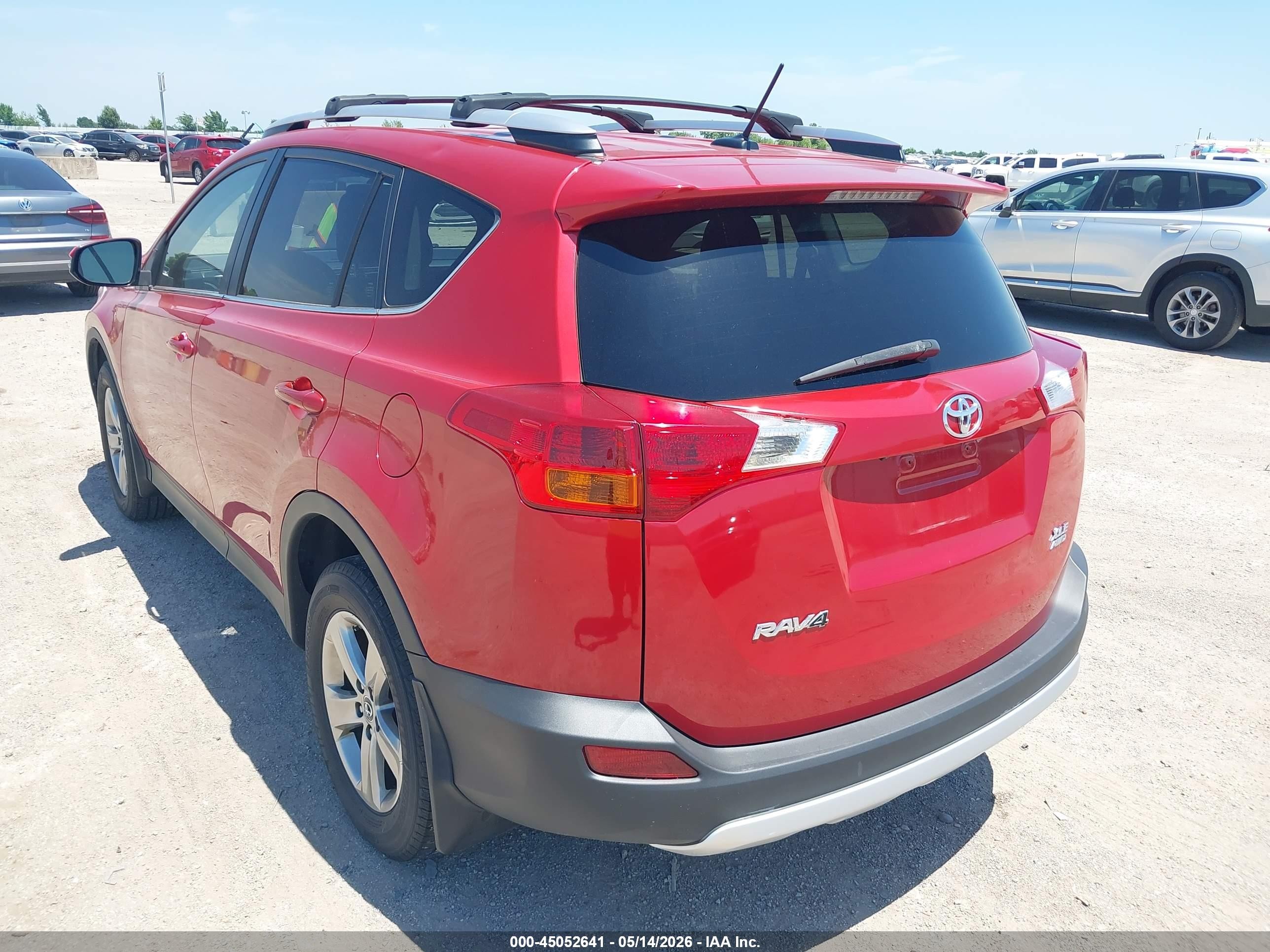2015 Toyota Rav4 Xle Red vin: JTMRFREV1FD149744