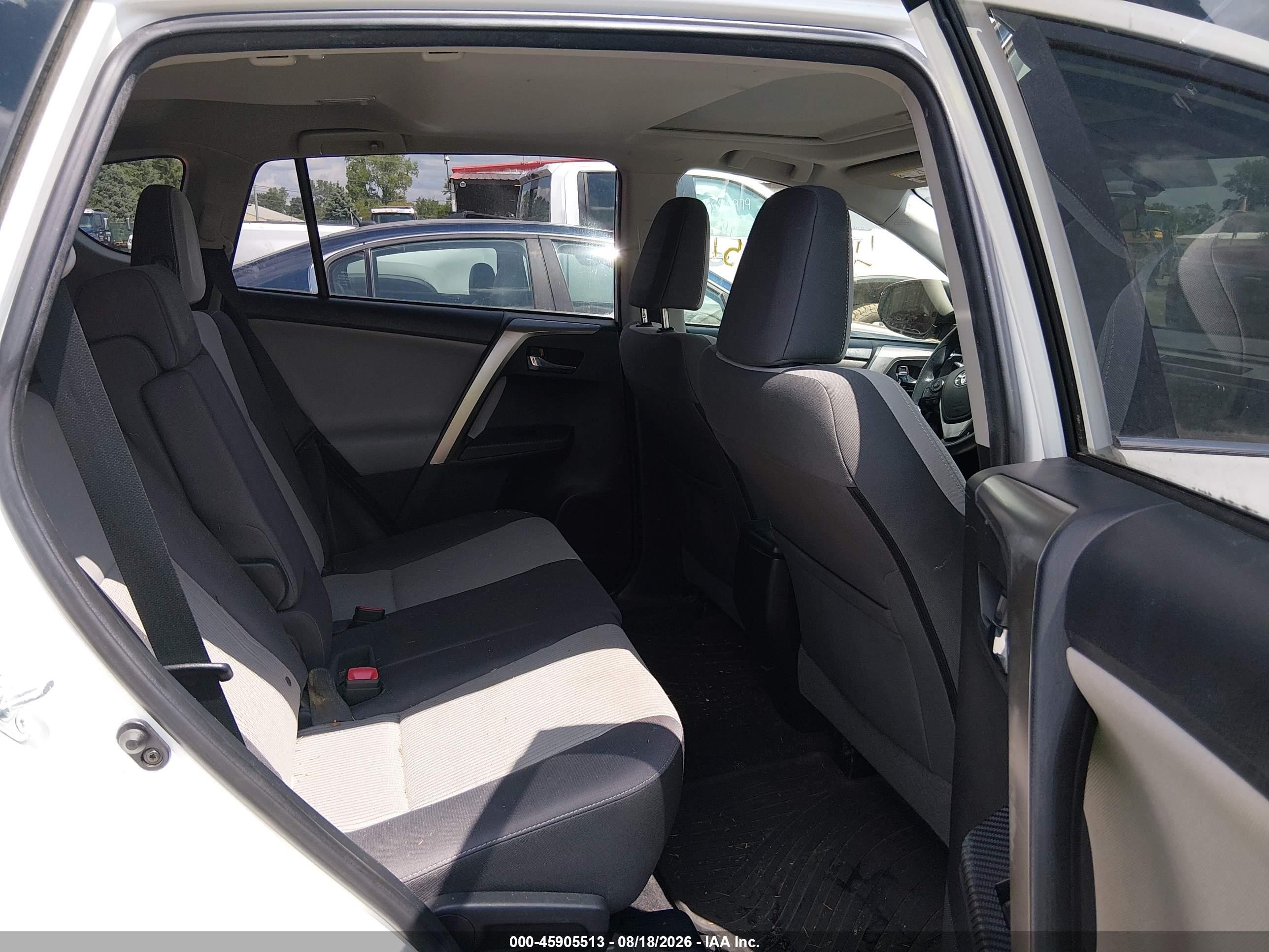 2015 Toyota Rav4 Xle White vin: JTMRFREV1FD153390