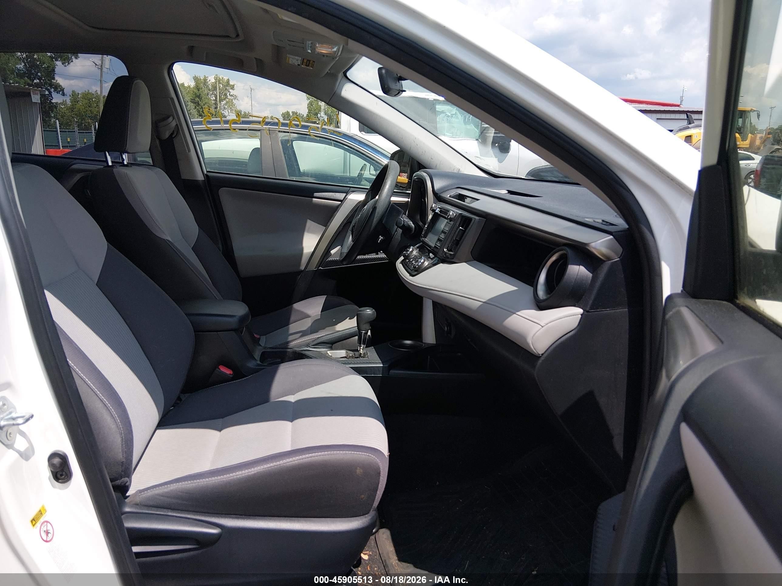 2015 Toyota Rav4 Xle White vin: JTMRFREV1FD153390