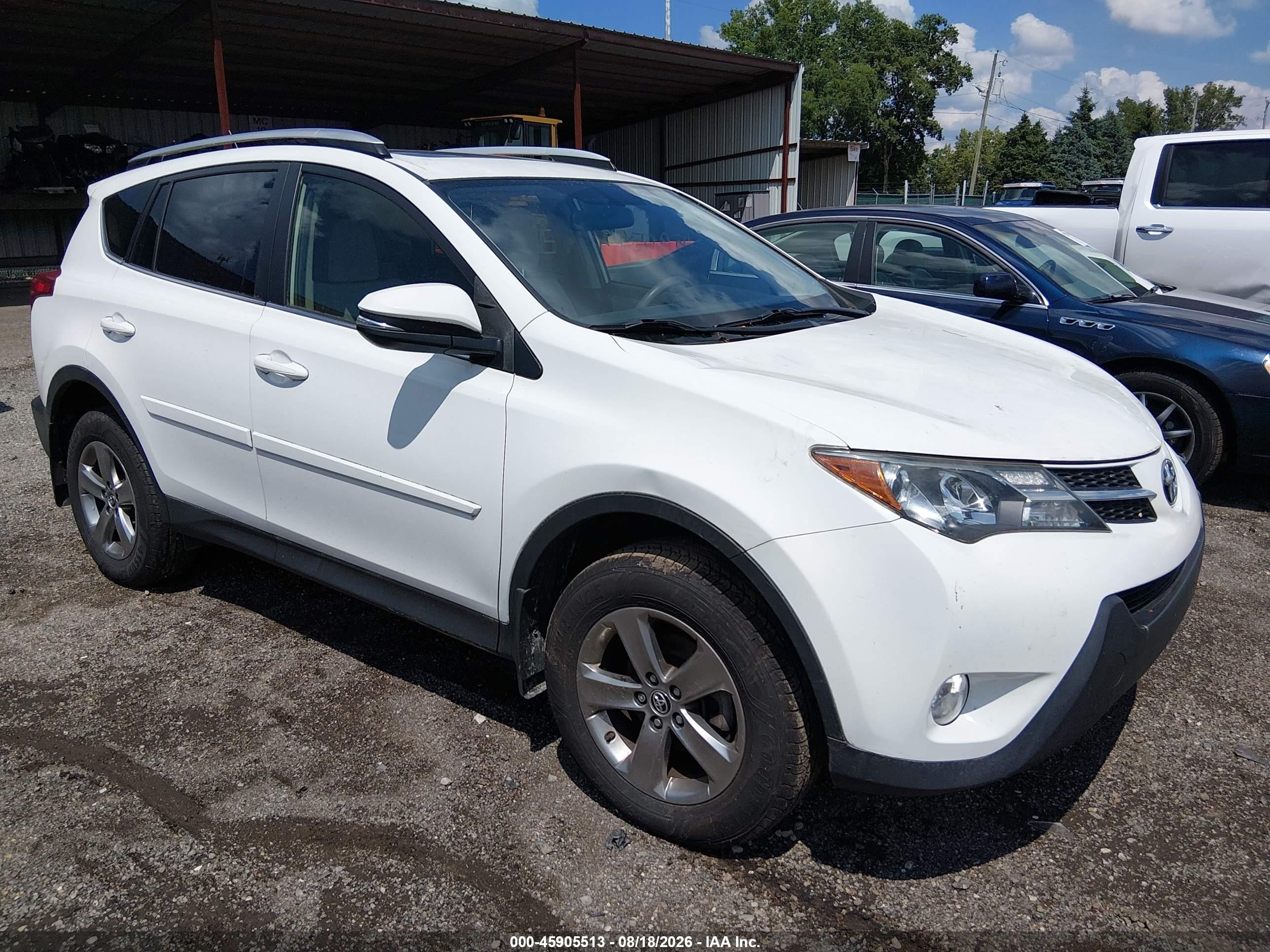 2015 Toyota Rav4 Xle White vin: JTMRFREV1FD153390