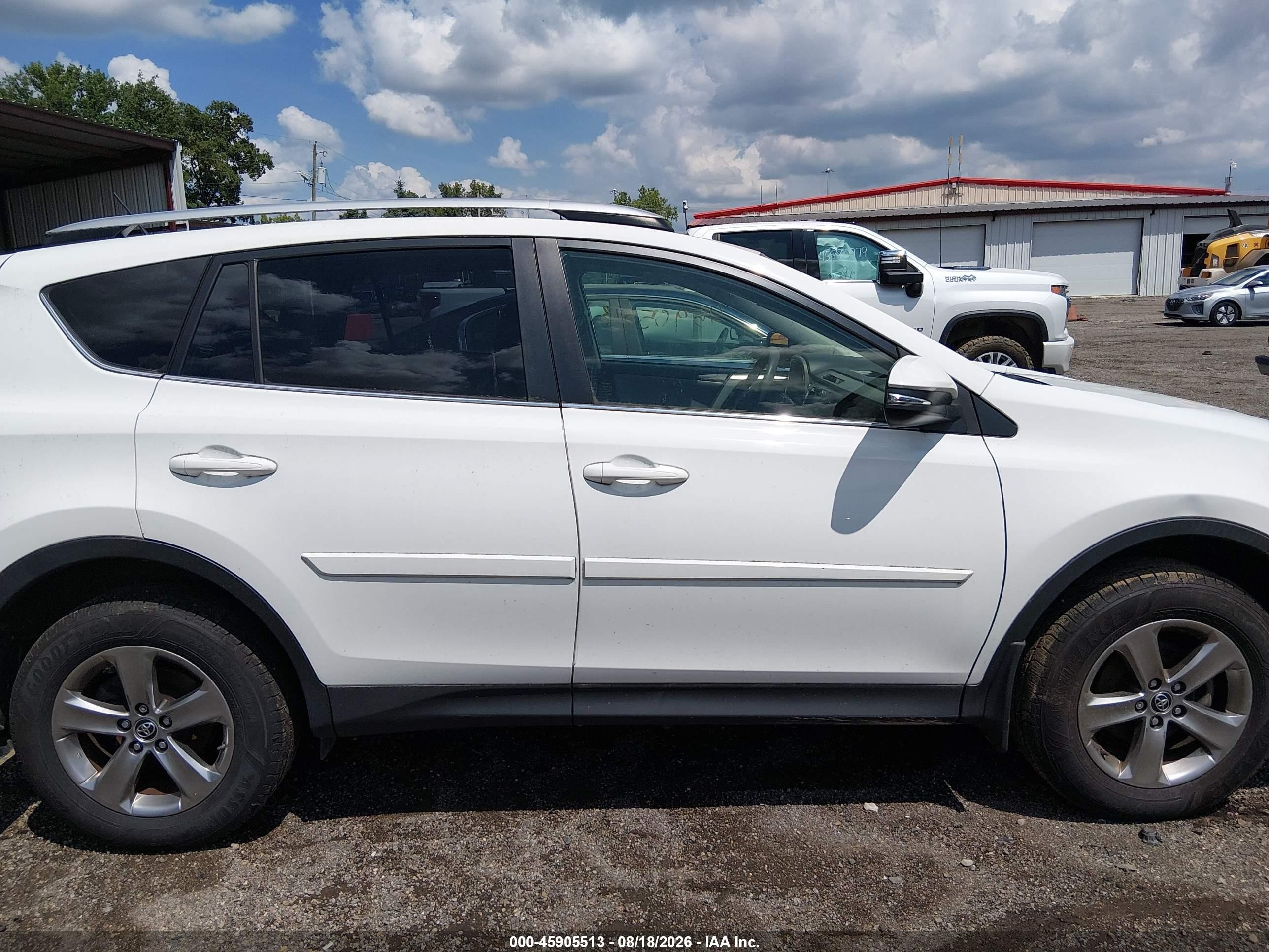 2015 Toyota Rav4 Xle White vin: JTMRFREV1FD153390