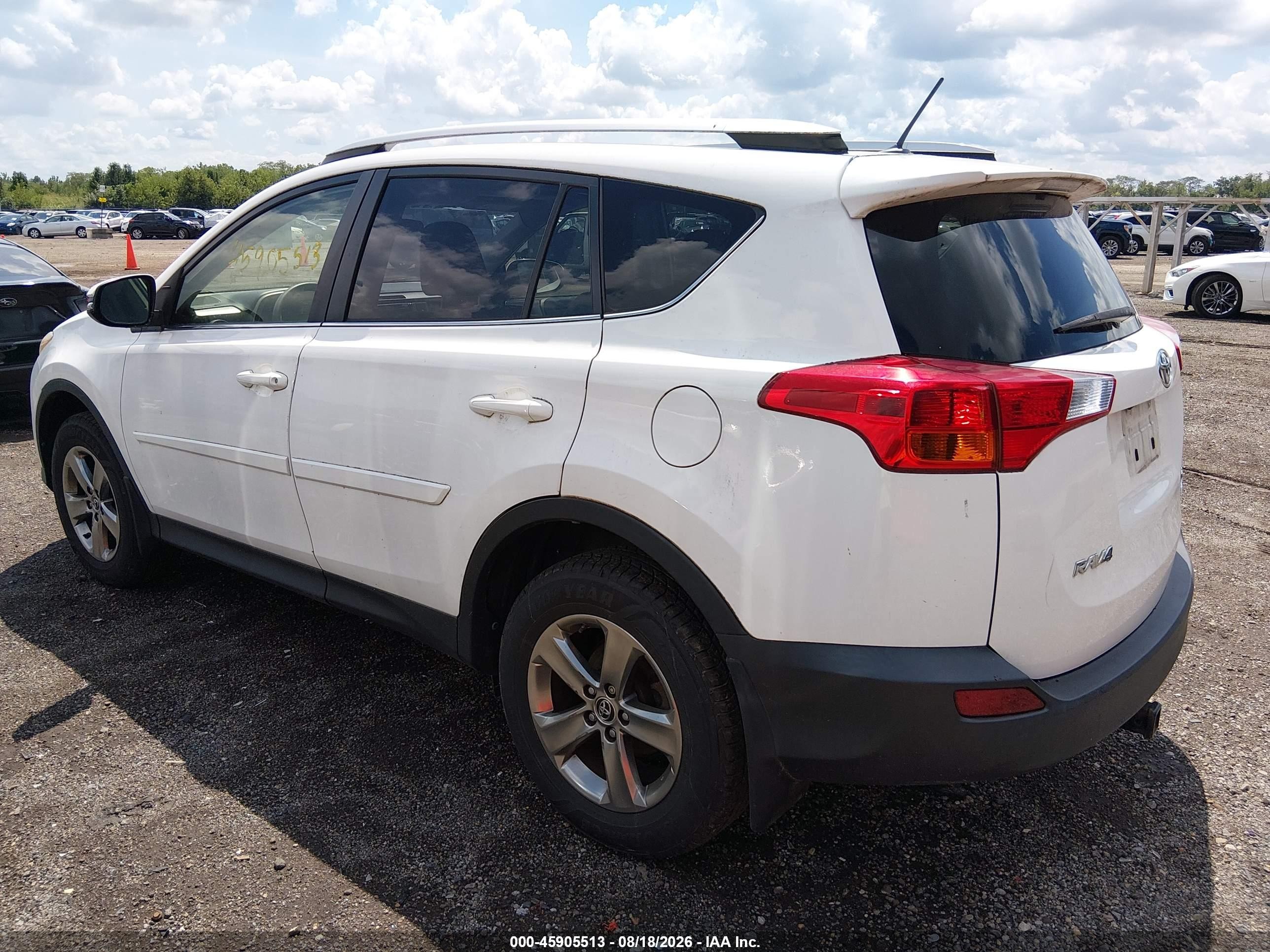 2015 Toyota Rav4 Xle White vin: JTMRFREV1FD153390