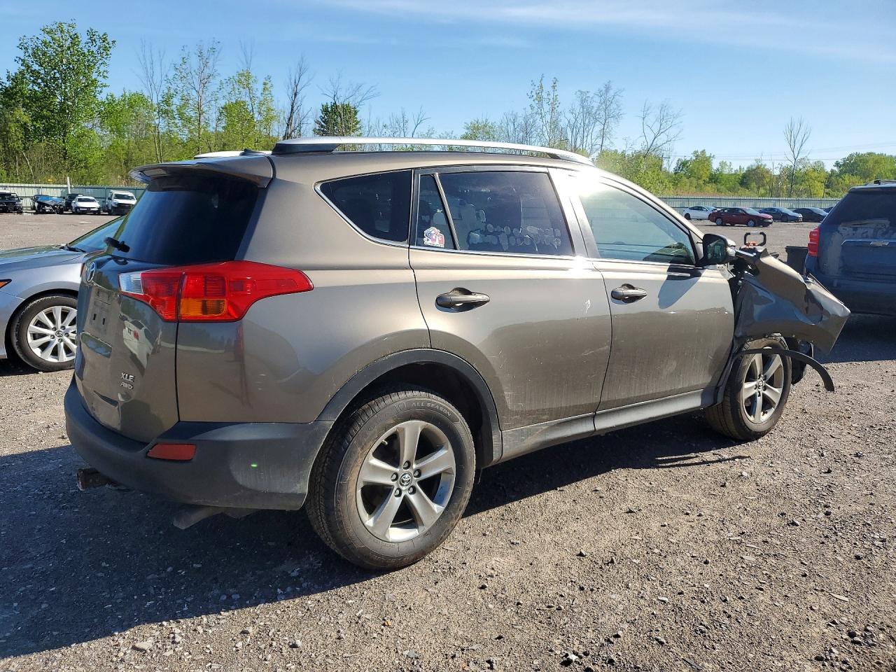 2015 Toyota Rav4 Xle Желто-коричневый vin: JTMRFREV1FD157844