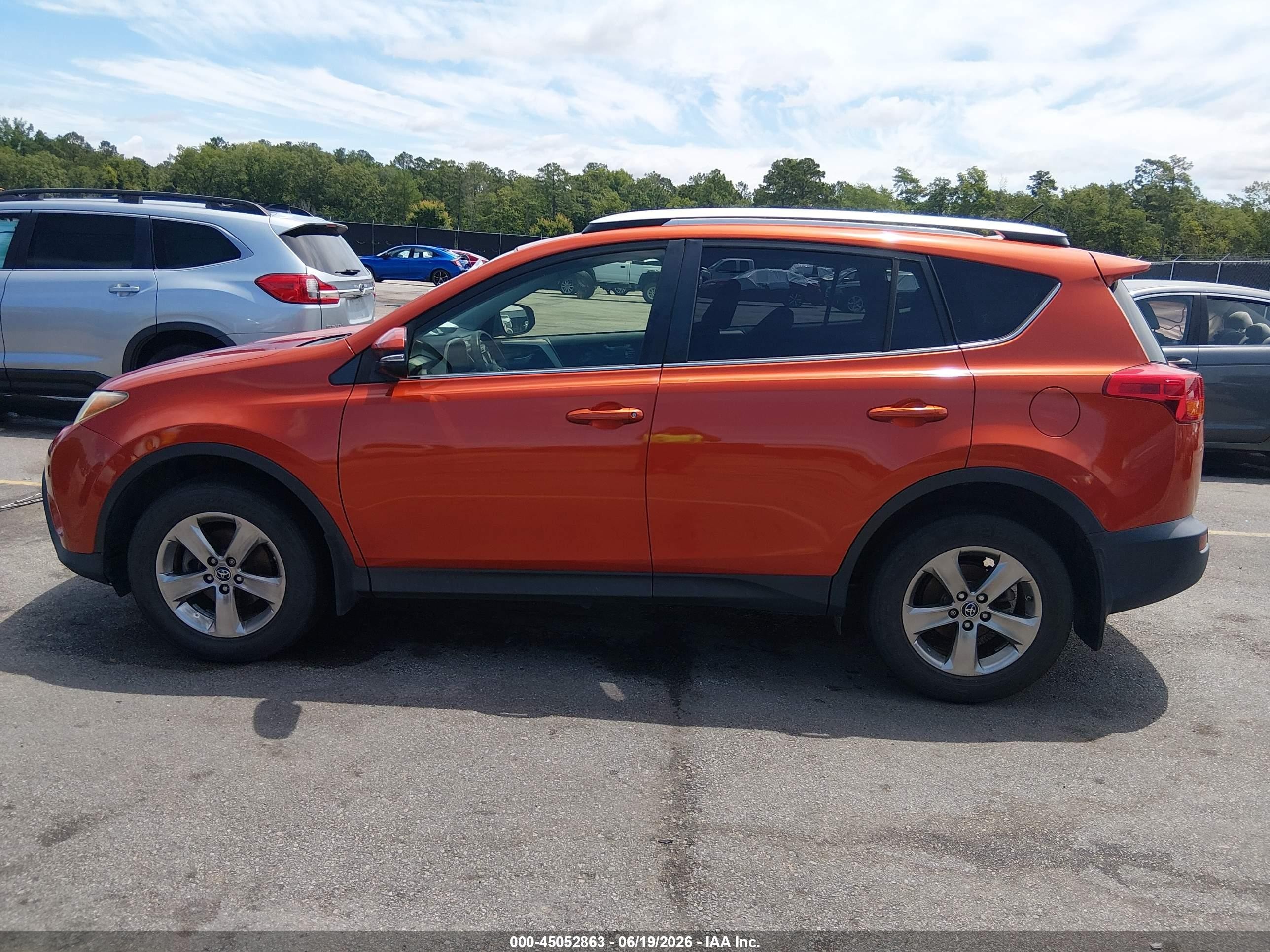 2015 Toyota Rav4 Xle Orange vin: JTMRFREV1FD166298