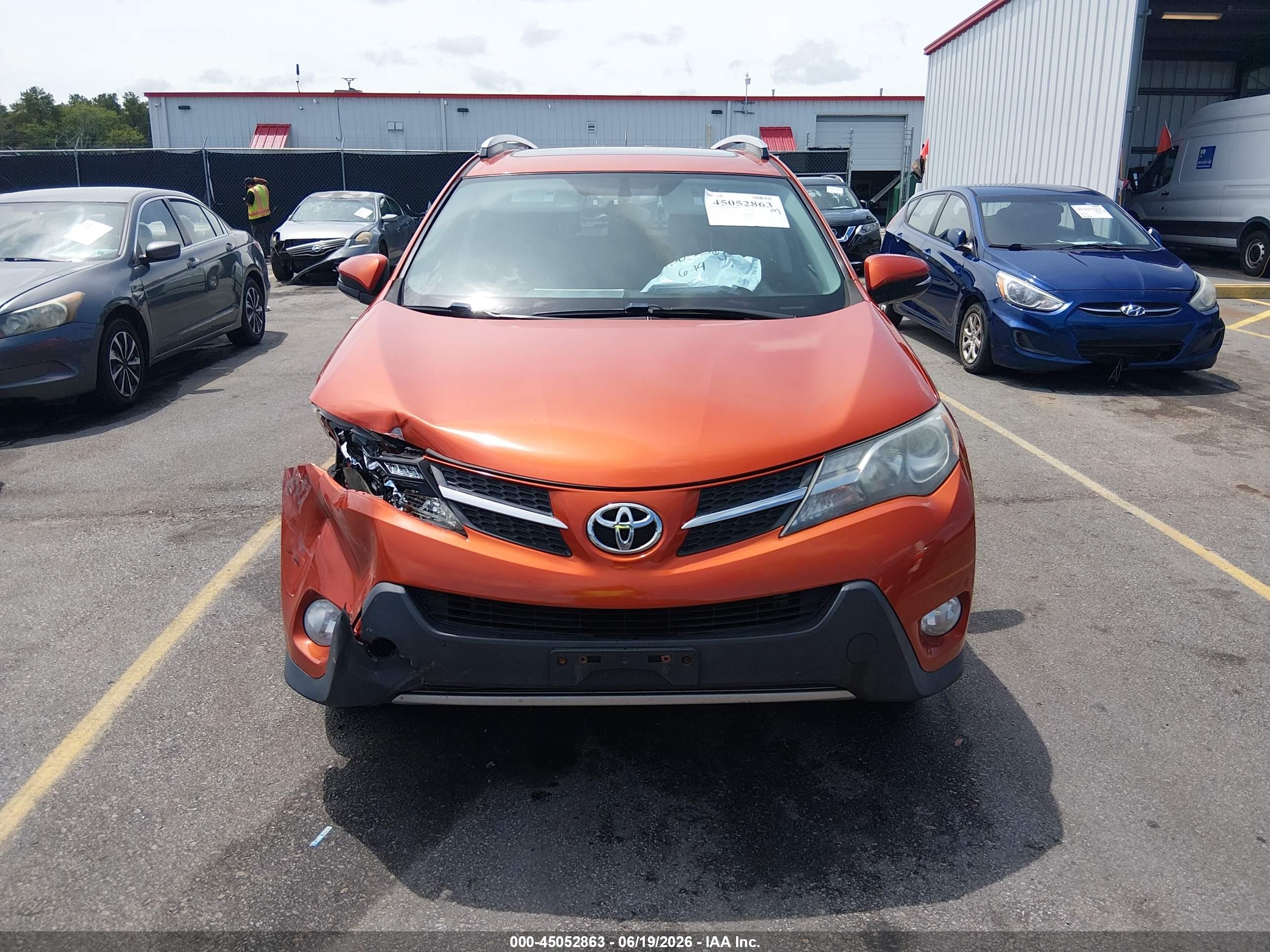 2015 Toyota Rav4 Xle Orange vin: JTMRFREV1FD166298