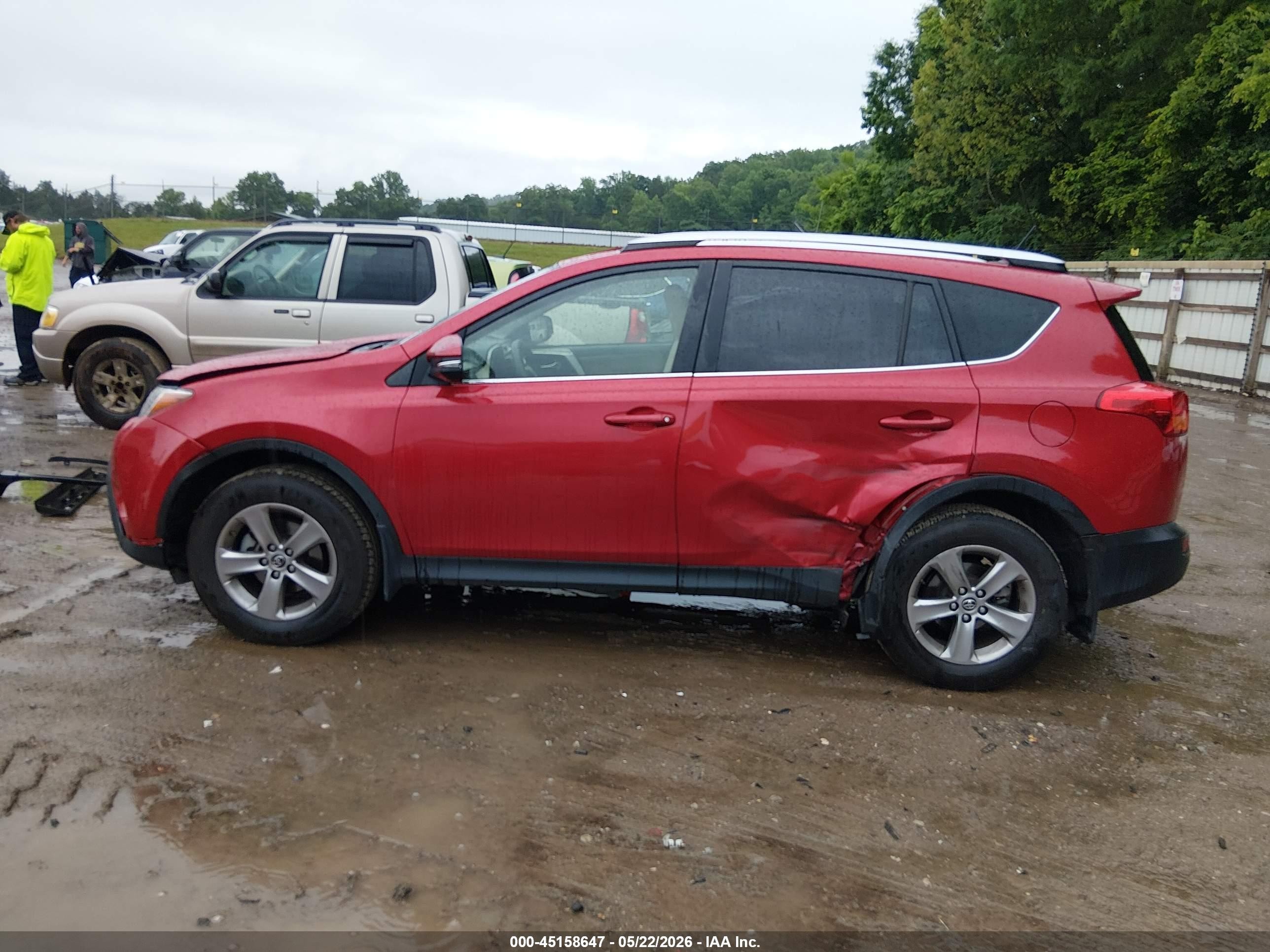 2015 Toyota Rav4 Xle Red vin: JTMRFREV1FJ036829