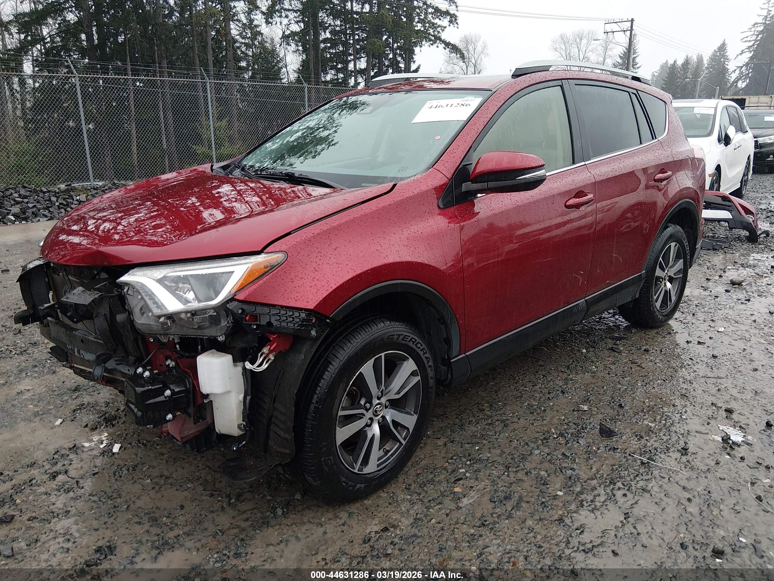 2018 Toyota Rav4 Xle Red vin: JTMRFREV1JD227674