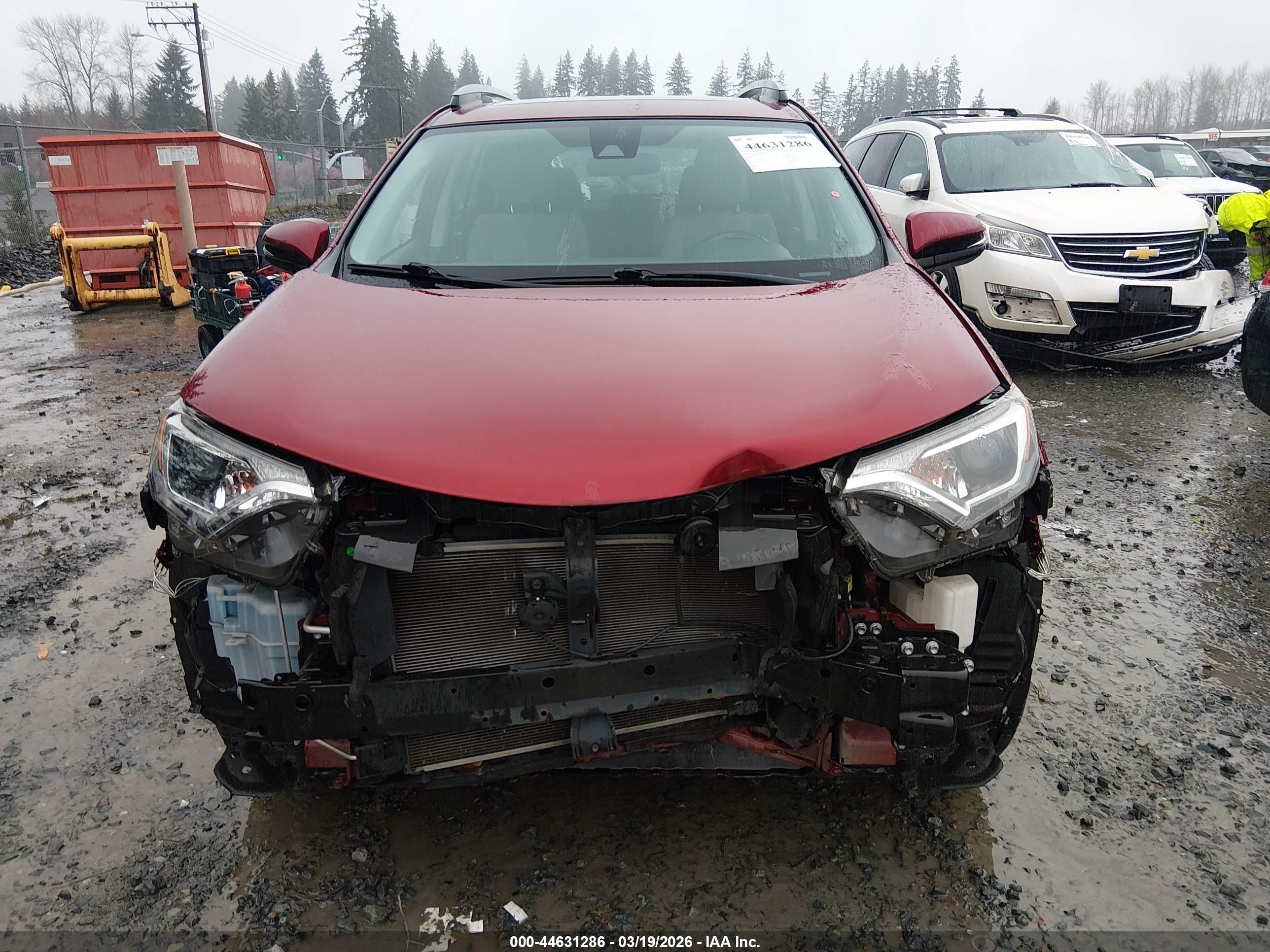 2018 Toyota Rav4 Xle Red vin: JTMRFREV1JD227674