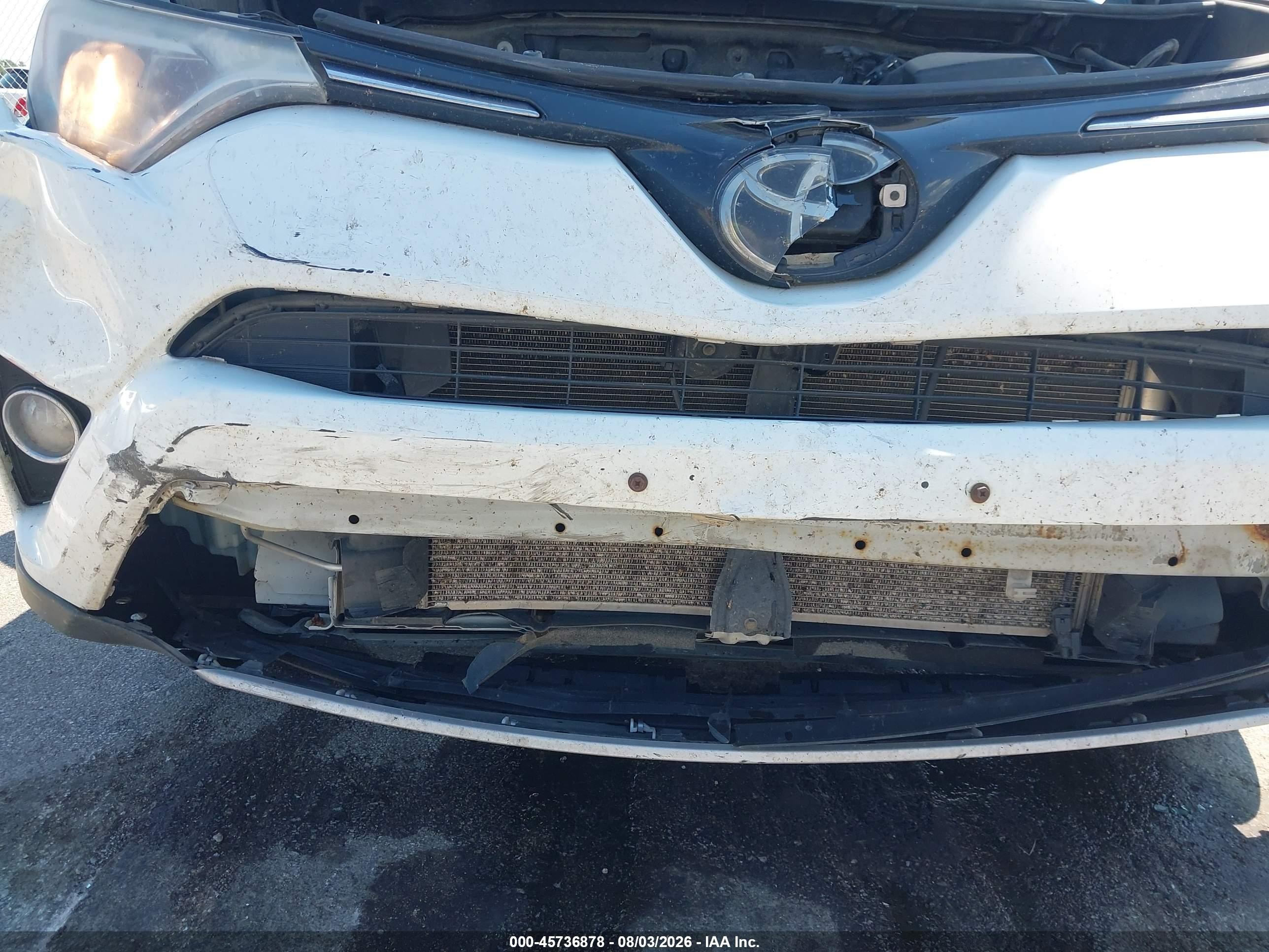 2018 Toyota Rav4 Xle White vin: JTMRFREV1JJ202694