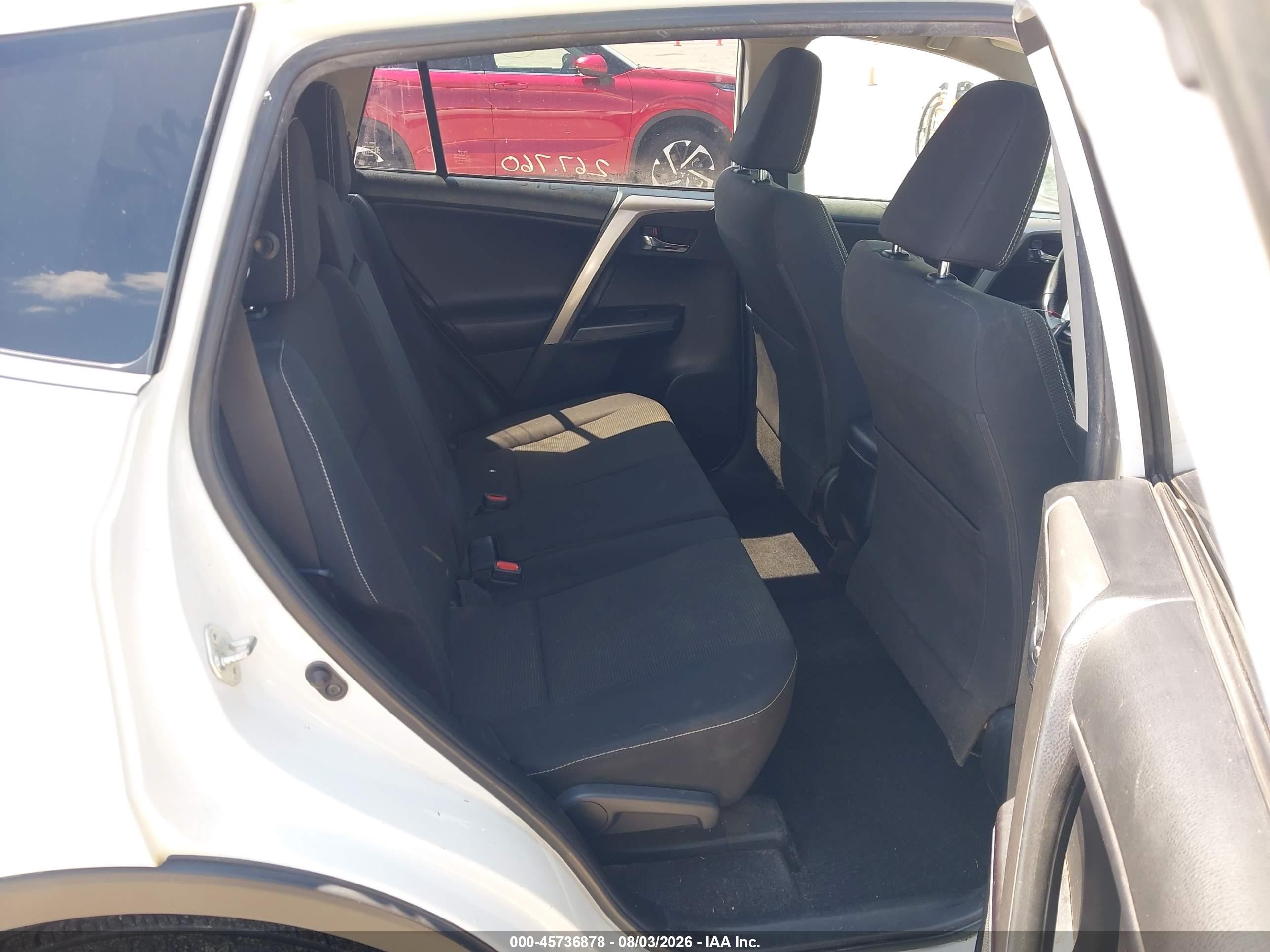 2018 Toyota Rav4 Xle White vin: JTMRFREV1JJ202694