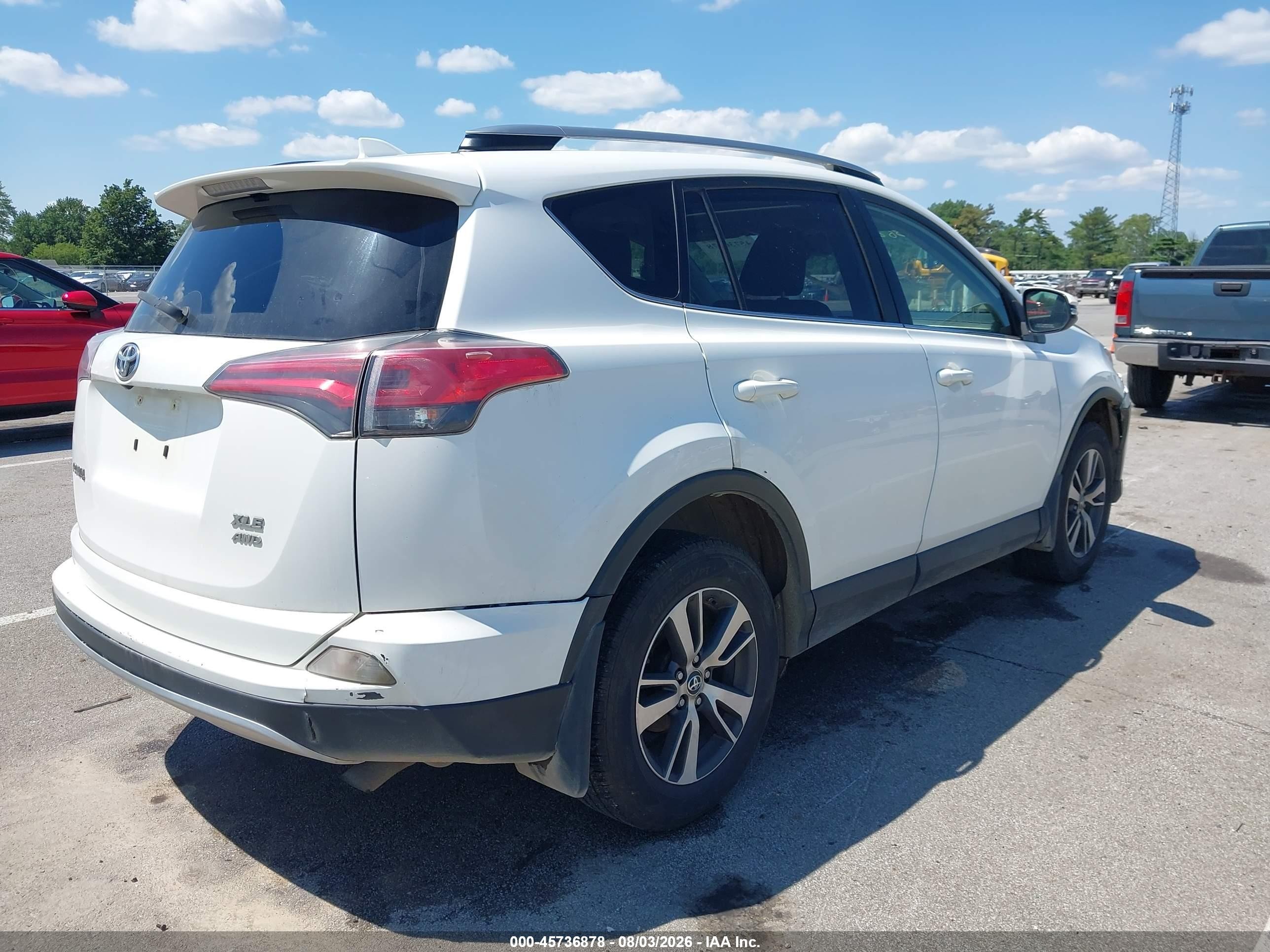 2018 Toyota Rav4 Xle White vin: JTMRFREV1JJ202694