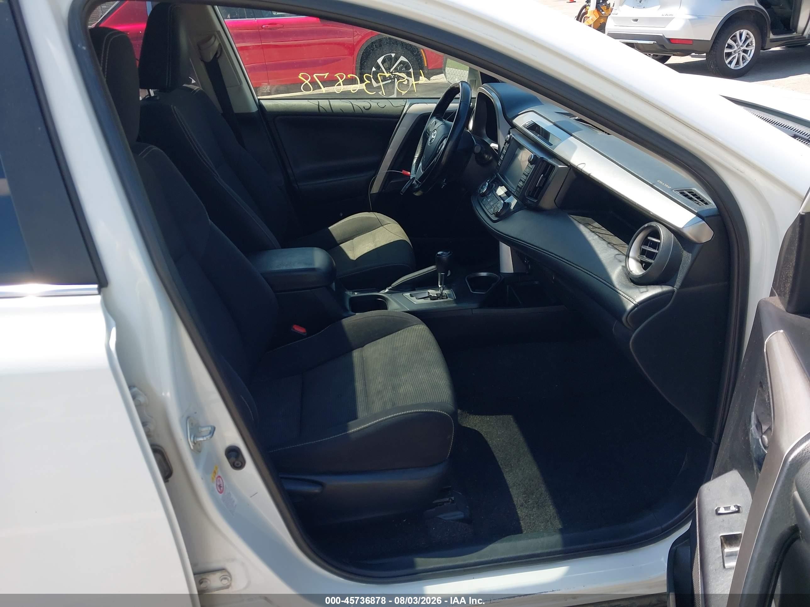2018 Toyota Rav4 Xle White vin: JTMRFREV1JJ202694