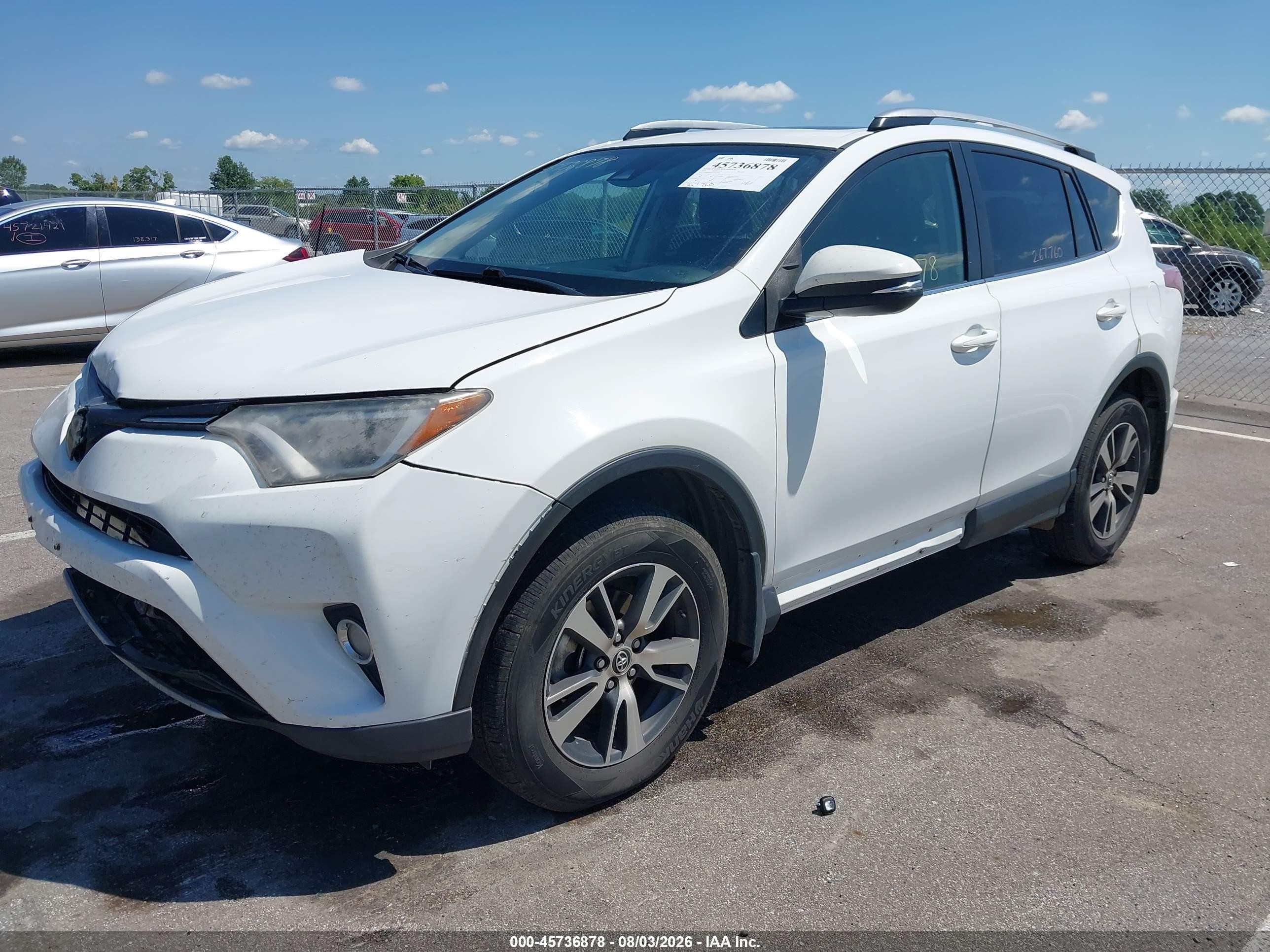 2018 Toyota Rav4 Xle White vin: JTMRFREV1JJ202694