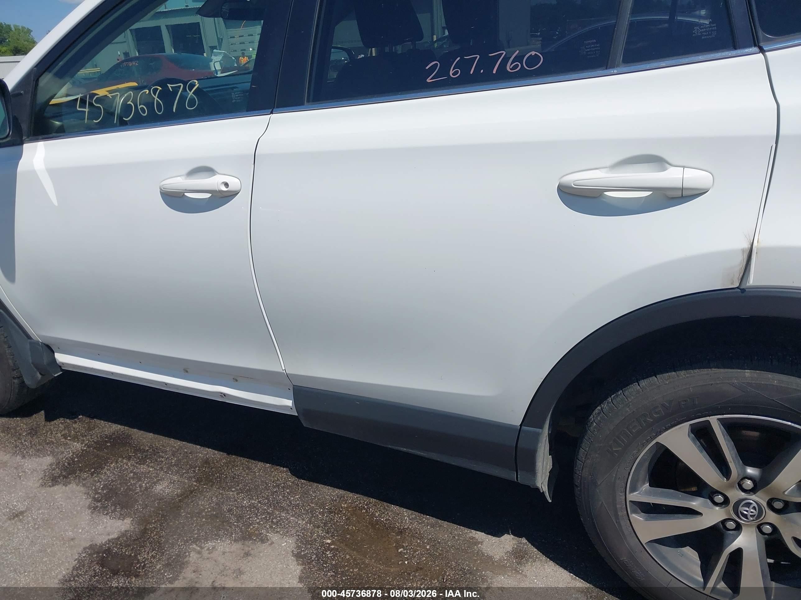 2018 Toyota Rav4 Xle White vin: JTMRFREV1JJ202694