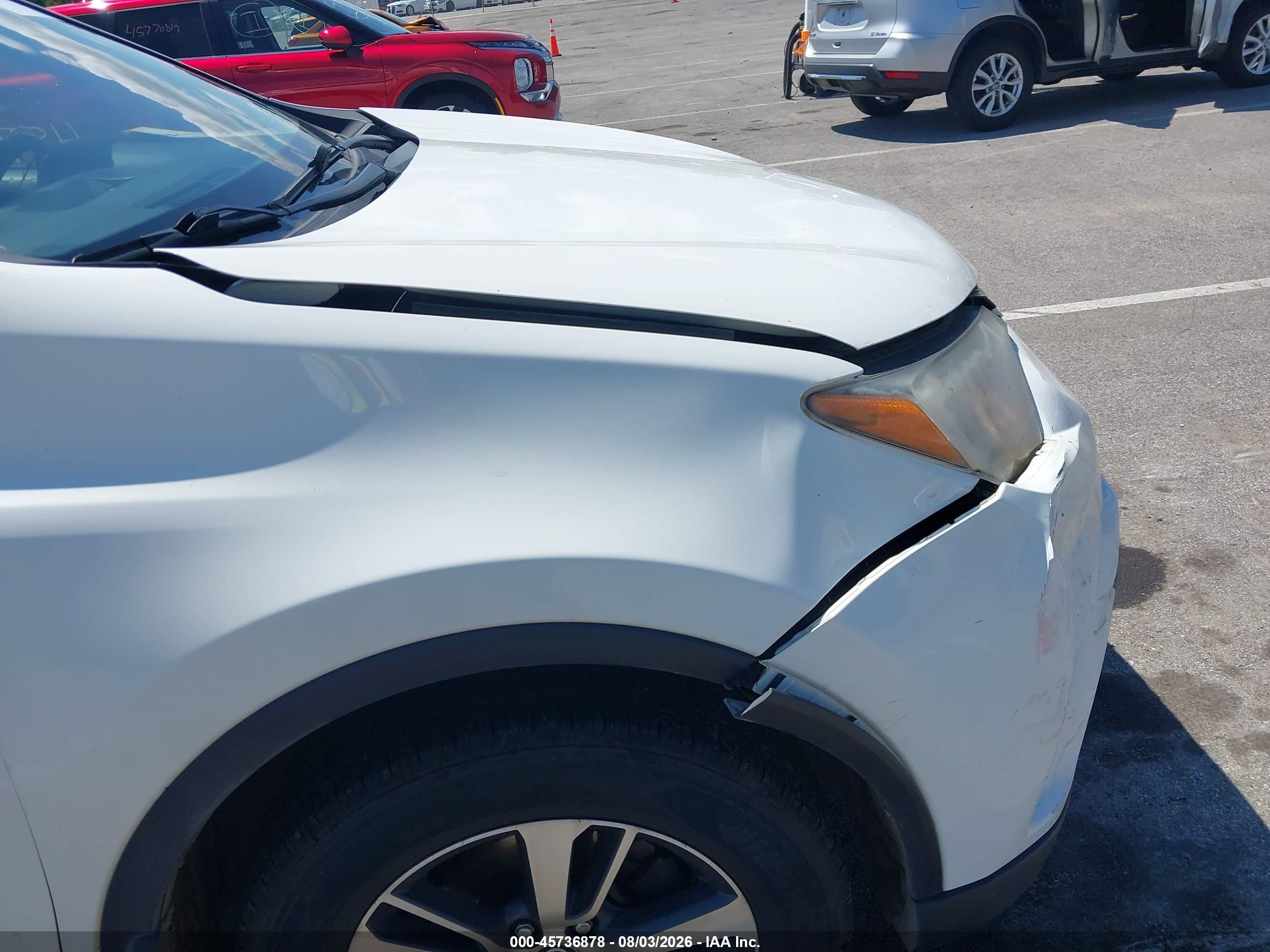 2018 Toyota Rav4 Xle White vin: JTMRFREV1JJ202694