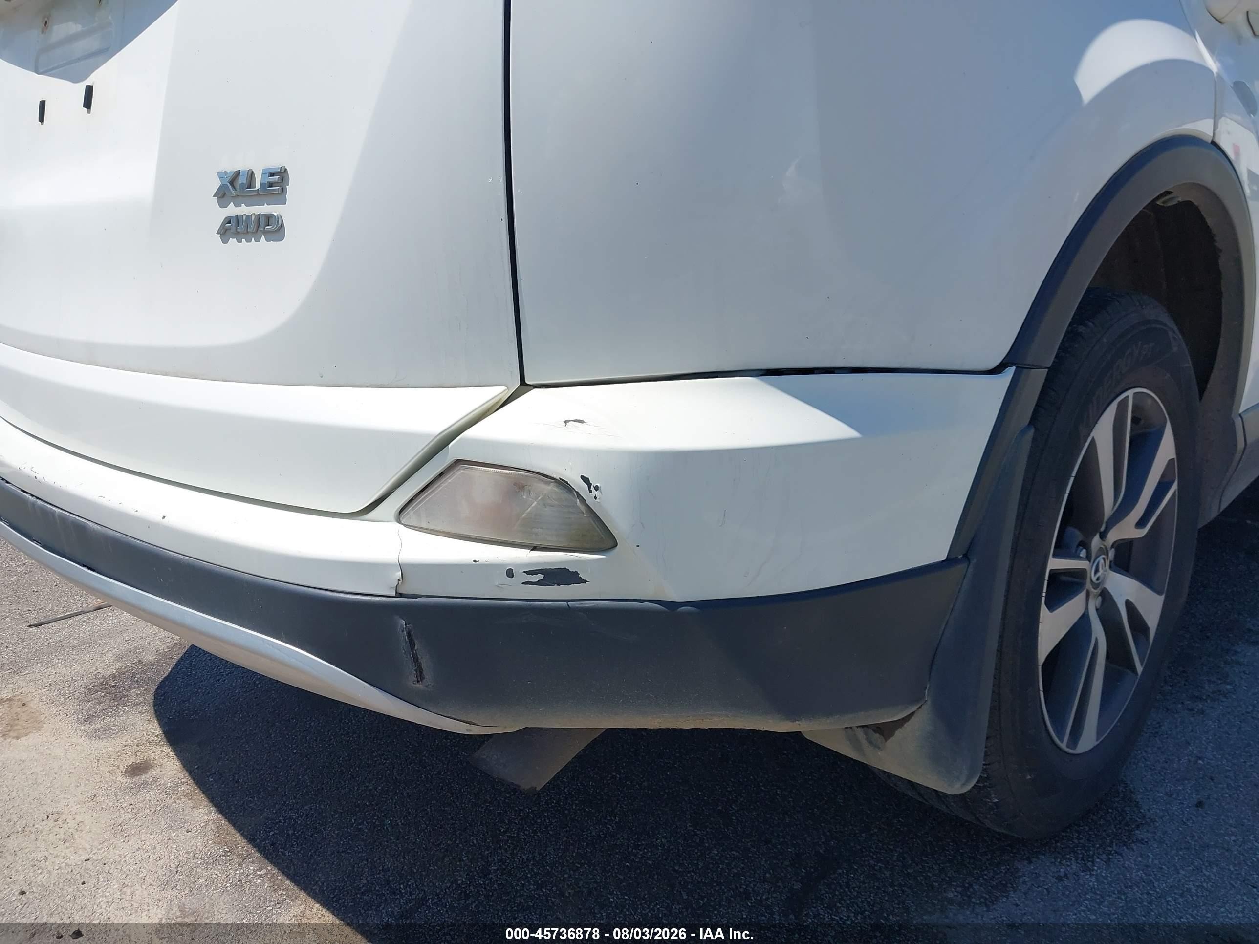 2018 Toyota Rav4 Xle White vin: JTMRFREV1JJ202694