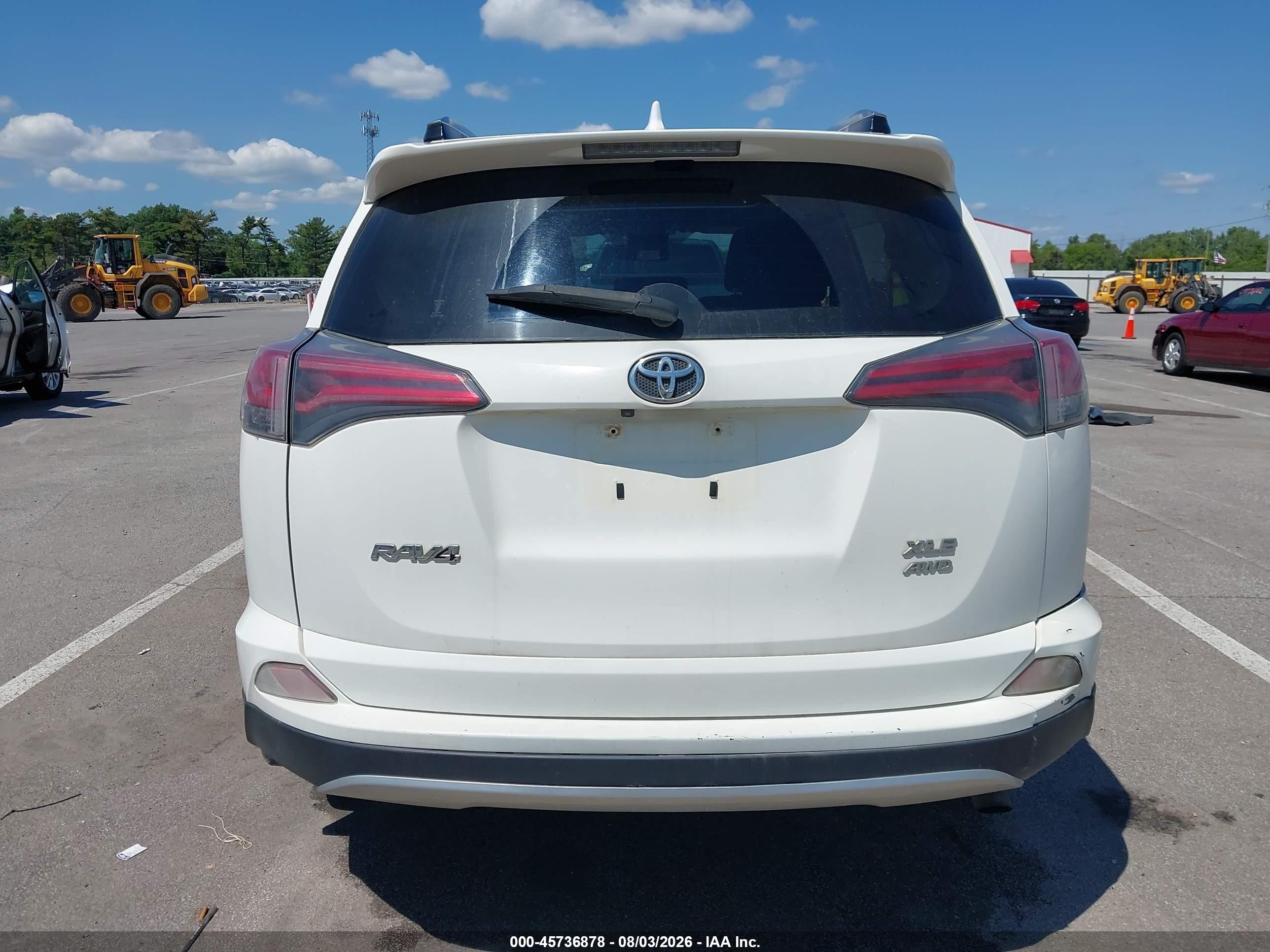2018 Toyota Rav4 Xle White vin: JTMRFREV1JJ202694