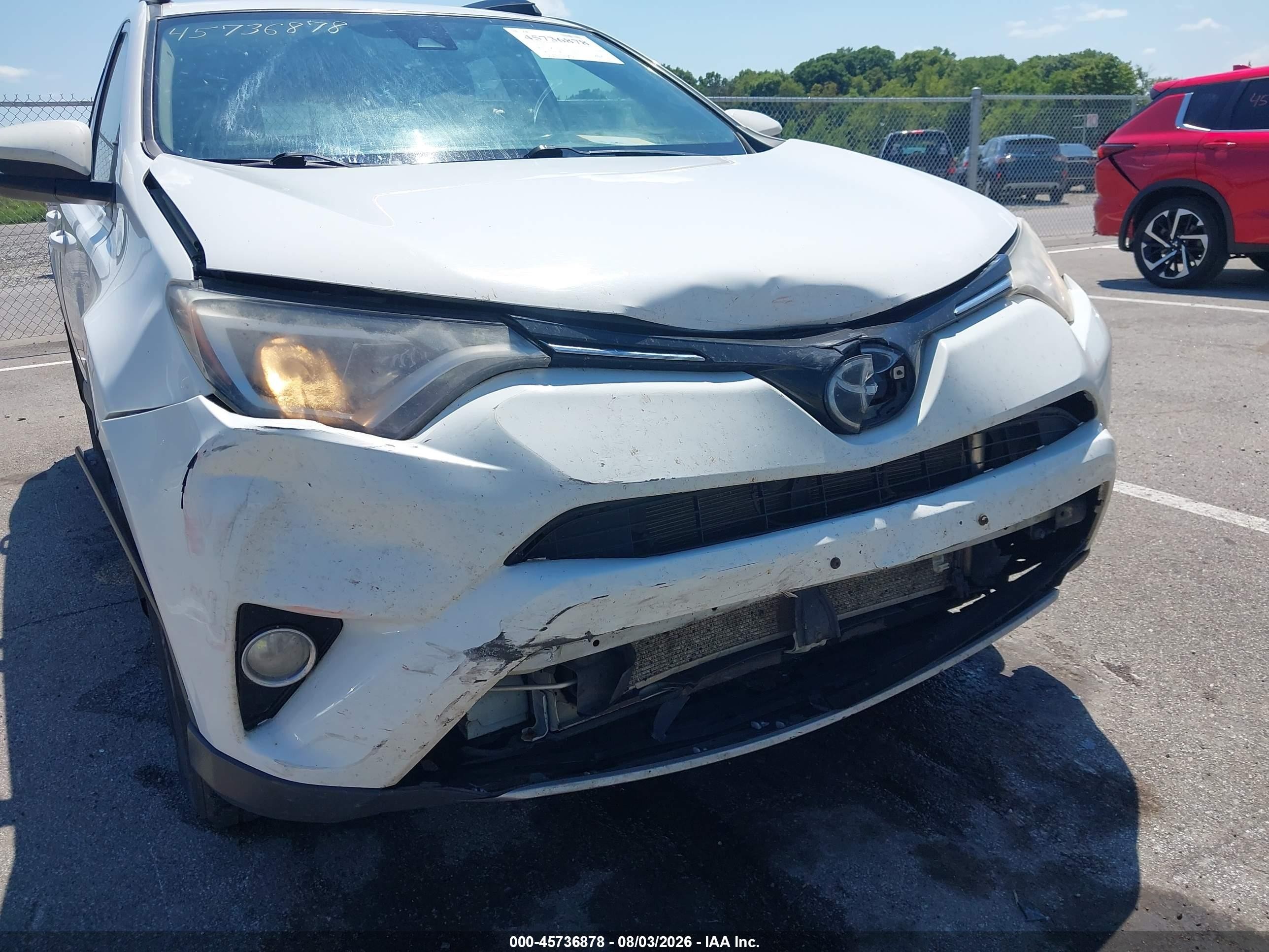 2018 Toyota Rav4 Xle White vin: JTMRFREV1JJ202694