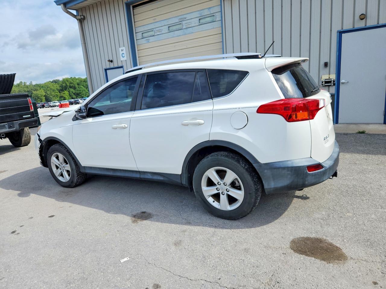 2013 Toyota Rav4 Xle White vin: JTMRFREV2D5026705