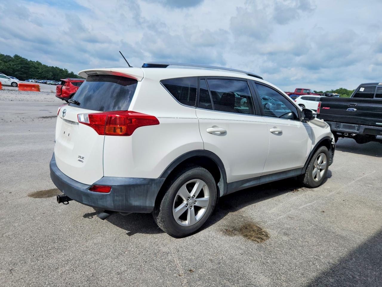 2013 Toyota Rav4 Xle White vin: JTMRFREV2D5026705