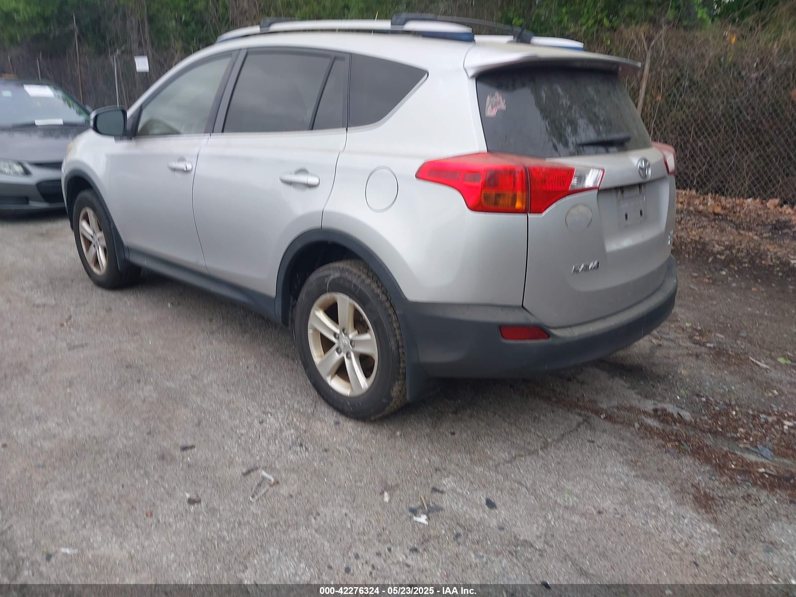 2013 Toyota Rav4 Xle Silver vin: JTMRFREV2D5026834