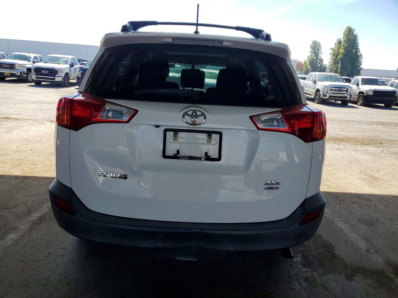 2013 Toyota Rav4 Xle White vin: JTMRFREV2D5028647