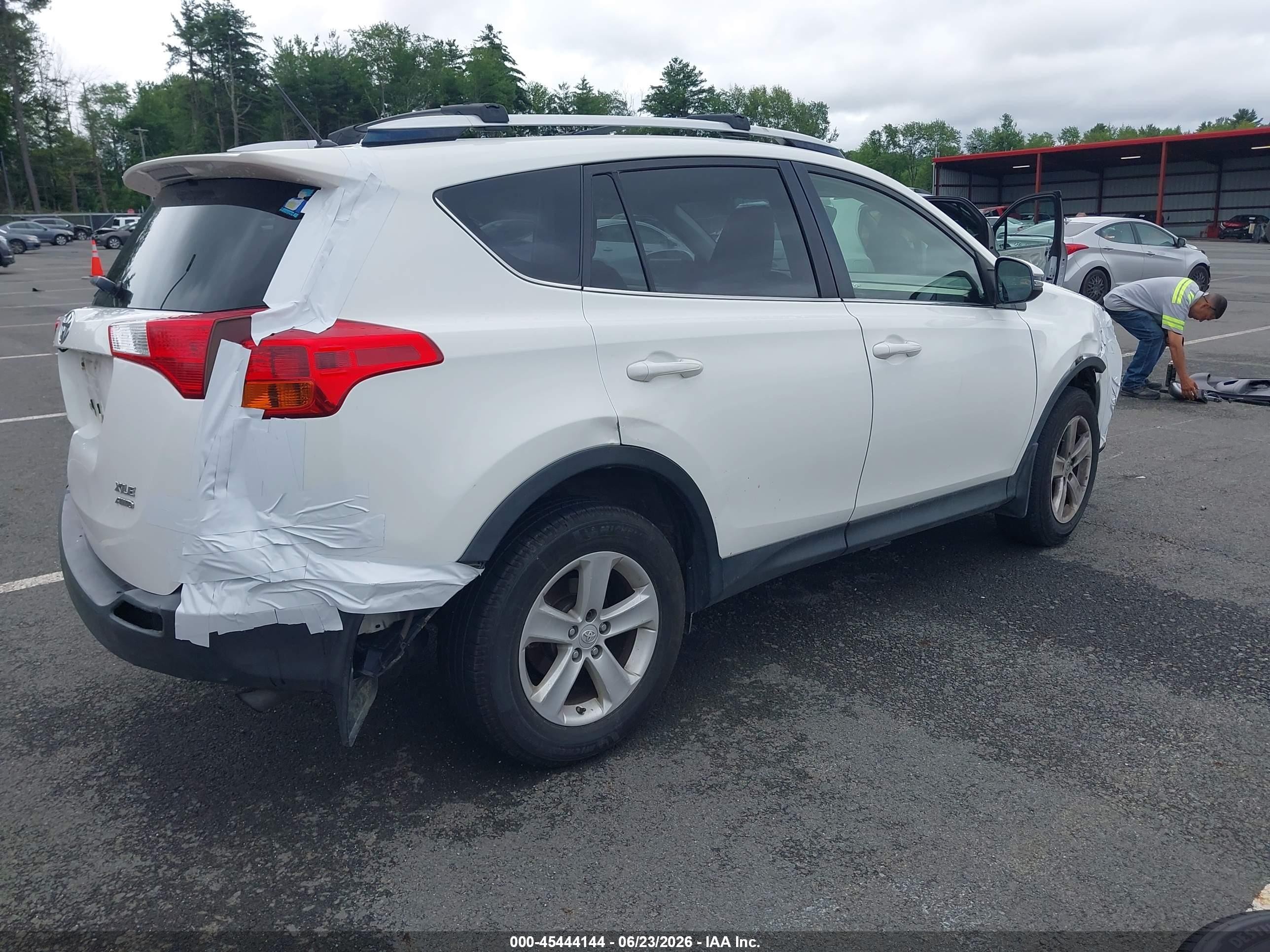 2013 Toyota Rav4 Xle White vin: JTMRFREV2DD006797