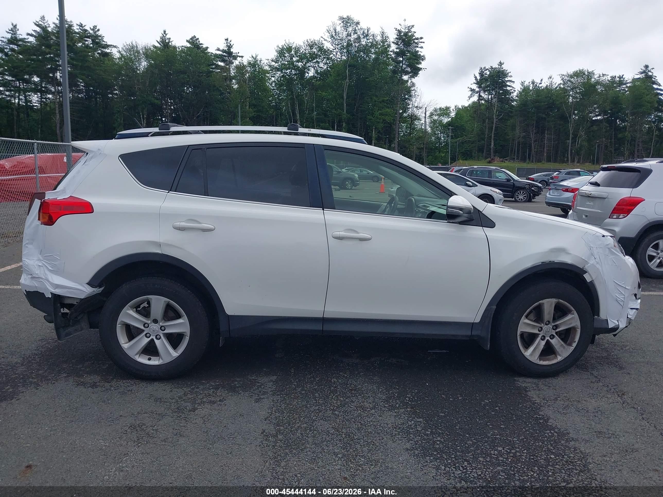 2013 Toyota Rav4 Xle White vin: JTMRFREV2DD006797