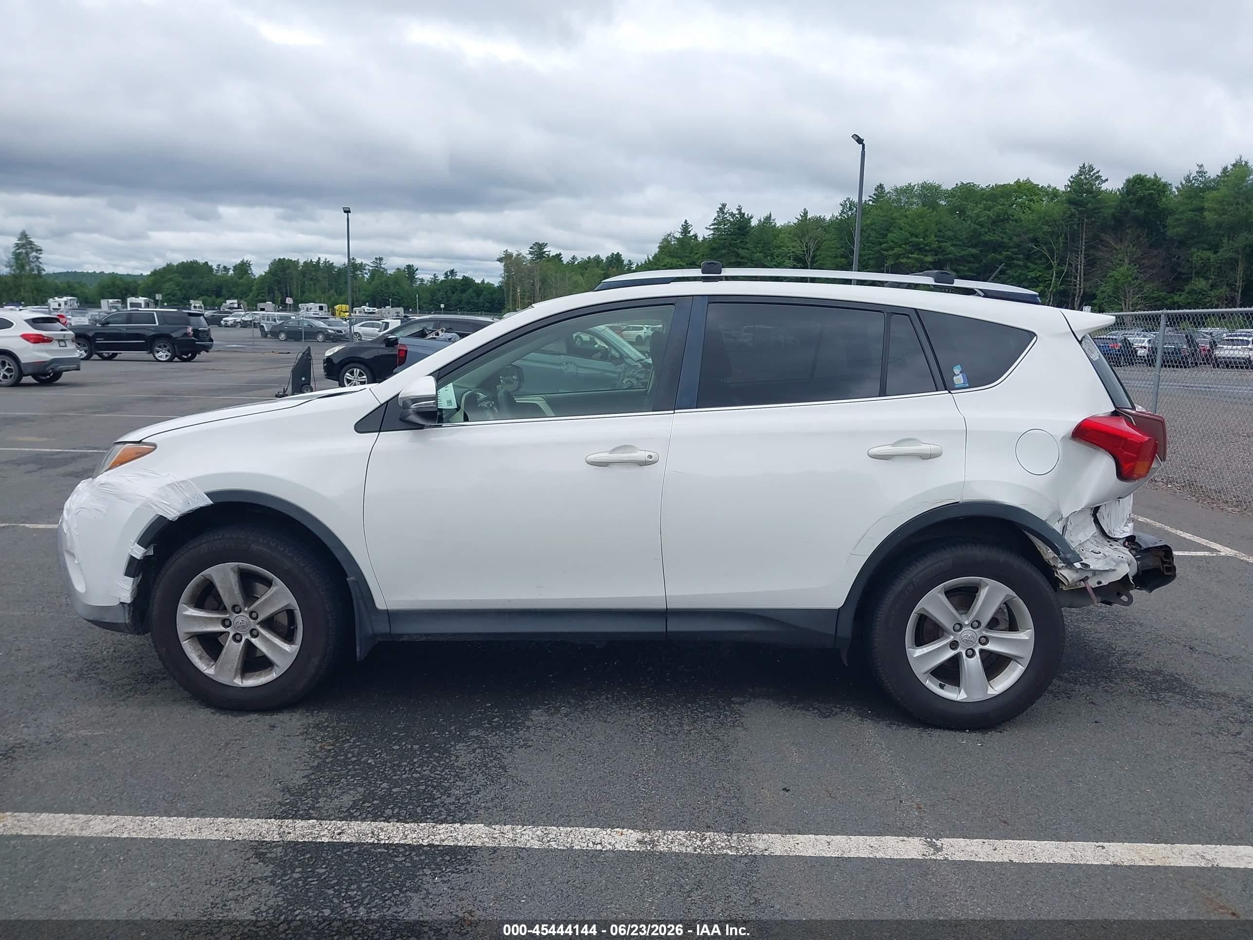 2013 Toyota Rav4 Xle White vin: JTMRFREV2DD006797