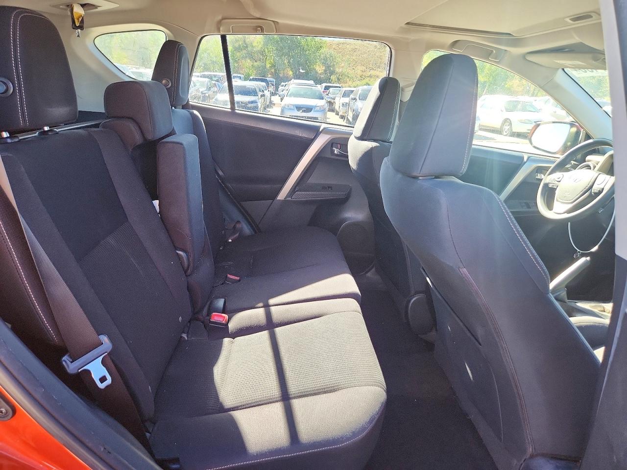 2015 Toyota Rav4 Xle Orange vin: JTMRFREV2FD130135