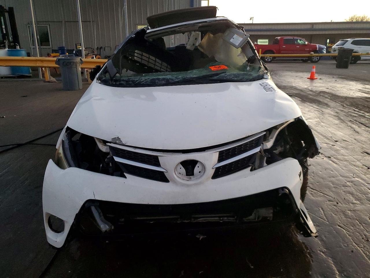 2015 Toyota Rav4 Xle White vin: JTMRFREV2FD167301