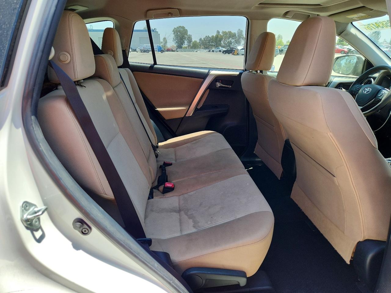 2015 Toyota Rav4 Xle White vin: JTMRFREV2FJ020039