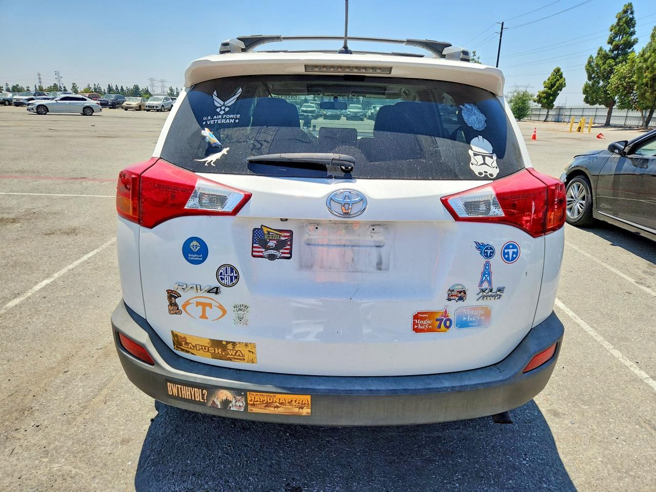 2015 Toyota Rav4 Xle White vin: JTMRFREV2FJ020039