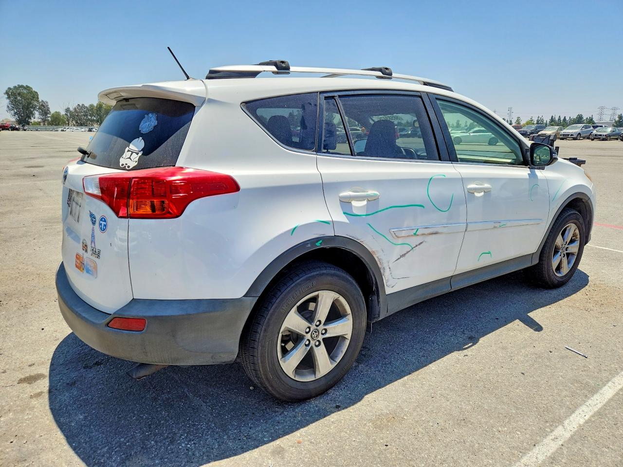 2015 Toyota Rav4 Xle White vin: JTMRFREV2FJ020039
