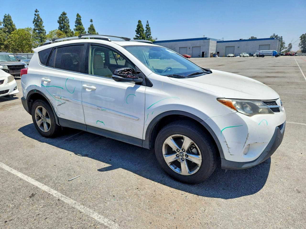2015 Toyota Rav4 Xle White vin: JTMRFREV2FJ020039