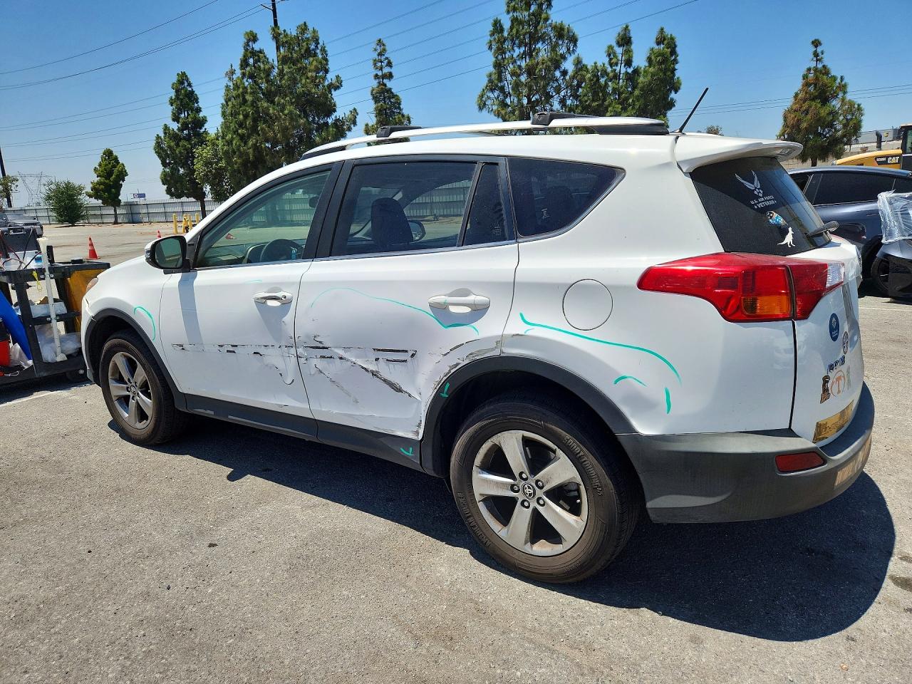 2015 Toyota Rav4 Xle White vin: JTMRFREV2FJ020039