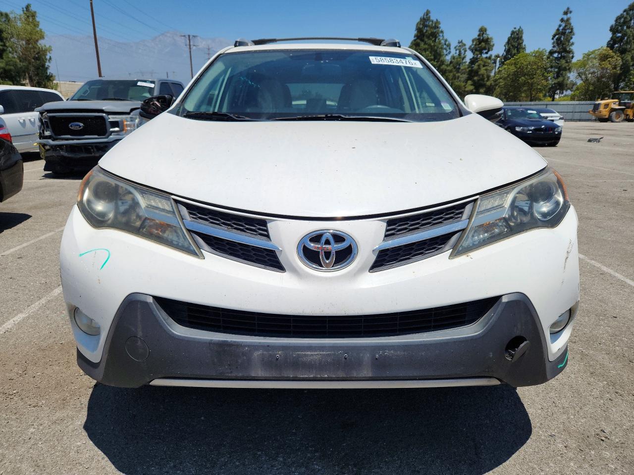 2015 Toyota Rav4 Xle White vin: JTMRFREV2FJ020039