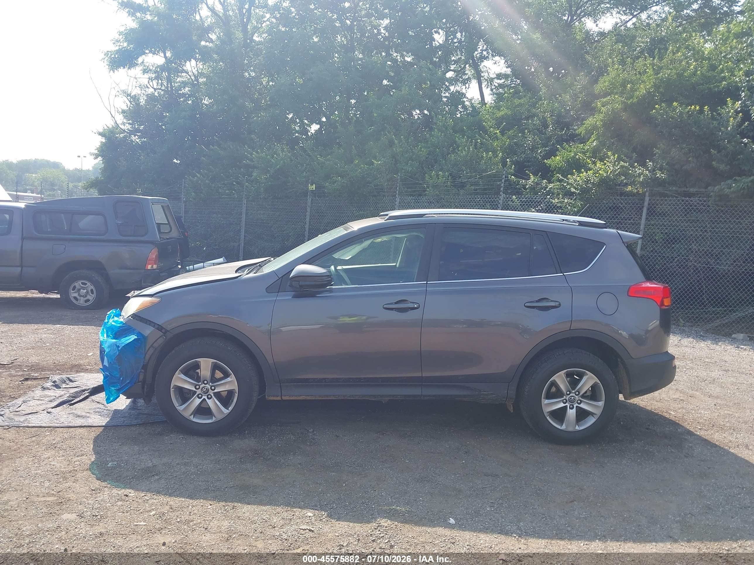 2015 Toyota Rav4 Xle Gray vin: JTMRFREV2FJ027539