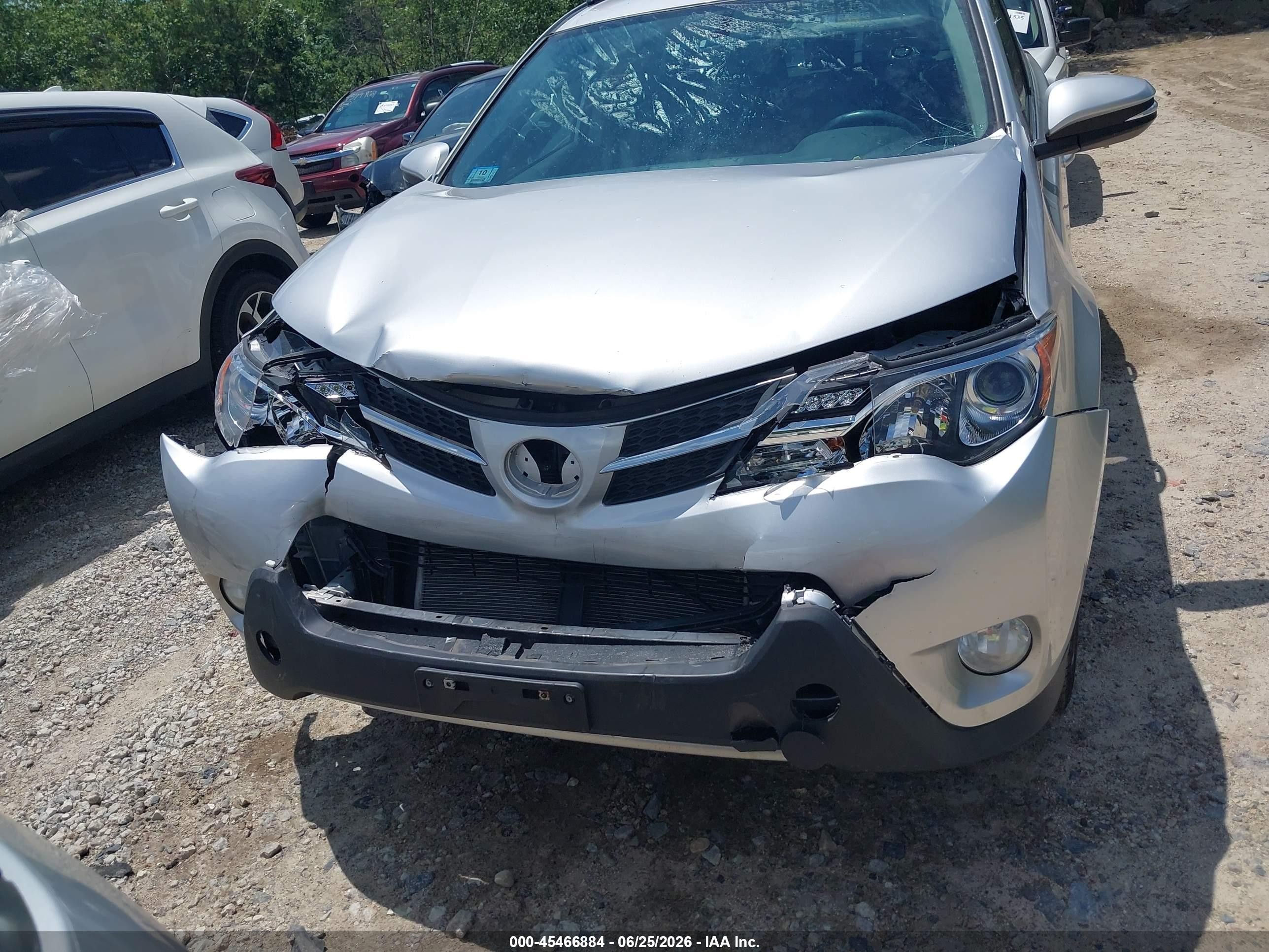 2015 Toyota Rav4 Xle Silver vin: JTMRFREV2FJ035110