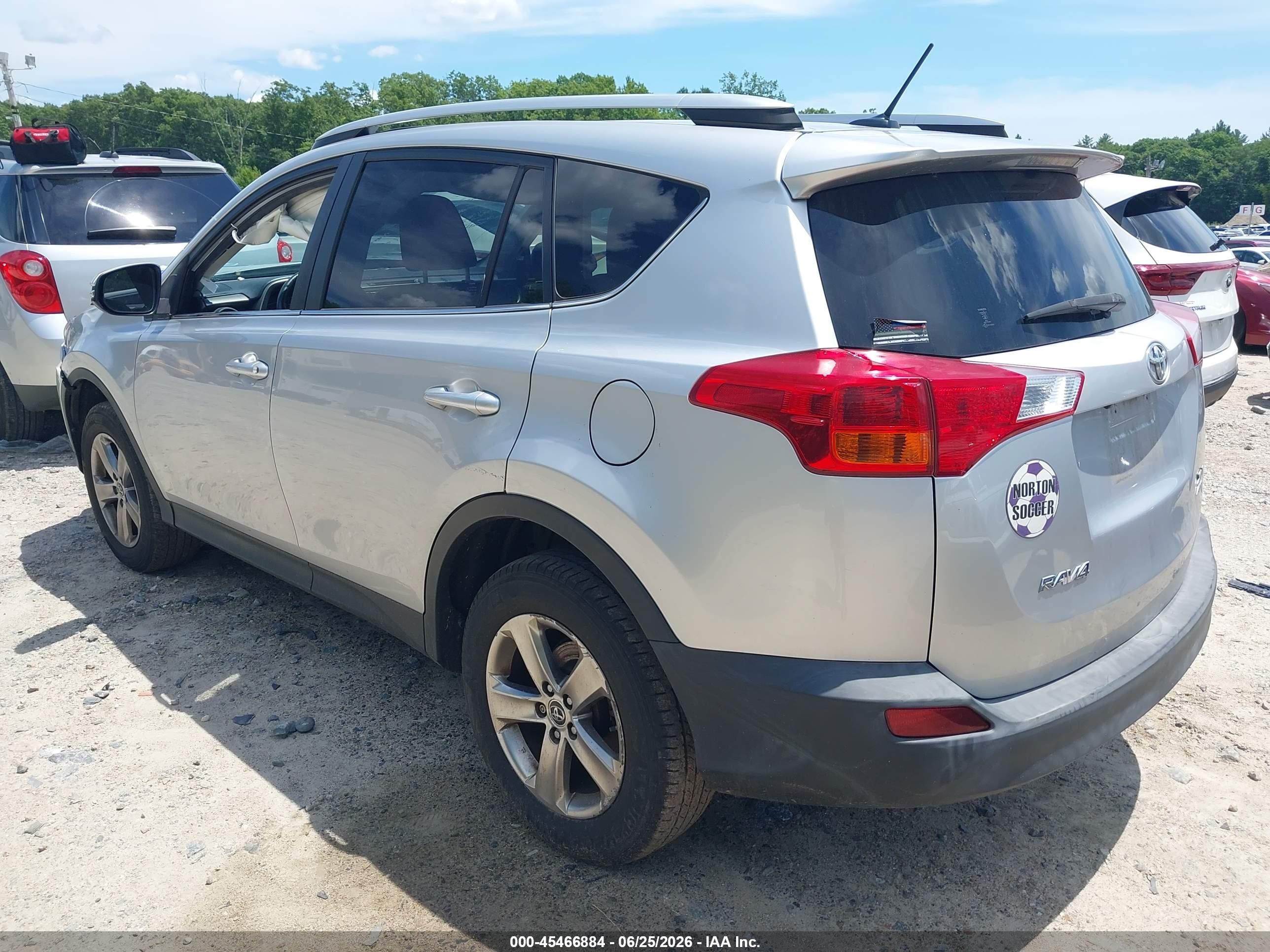 2015 Toyota Rav4 Xle Silver vin: JTMRFREV2FJ035110