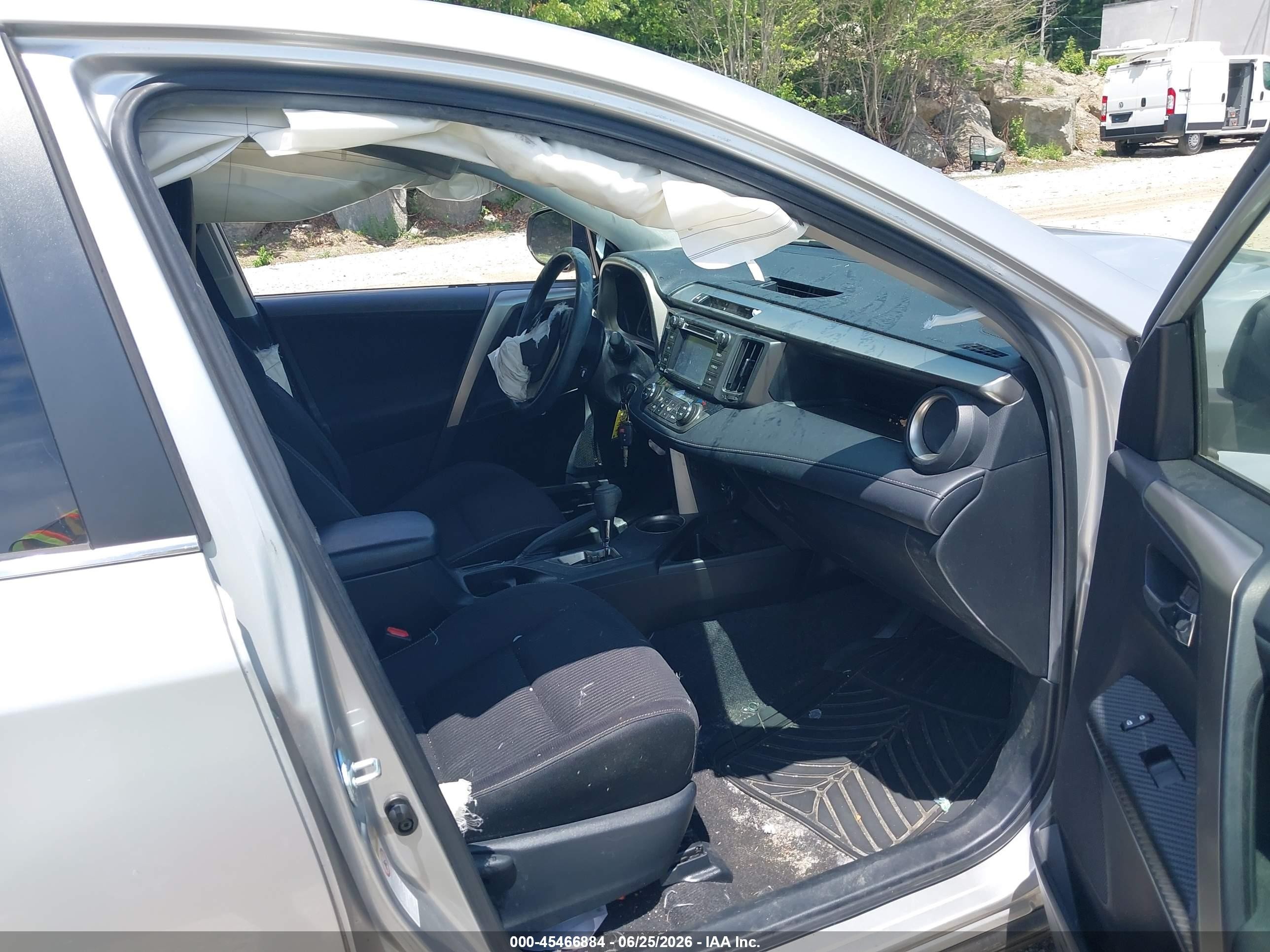 2015 Toyota Rav4 Xle Silver vin: JTMRFREV2FJ035110